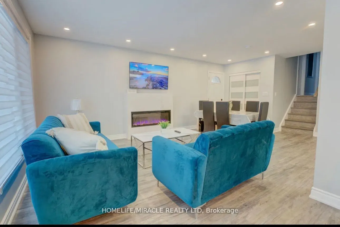 85 Silverstone Drive, #upper