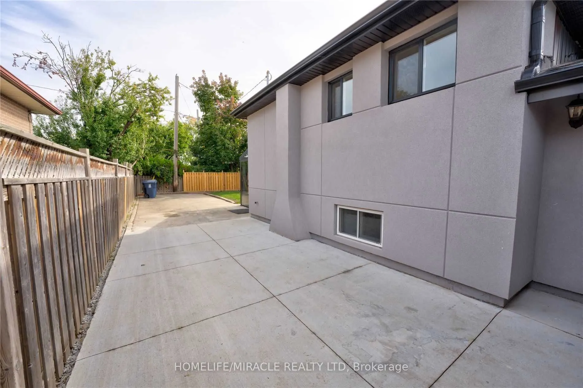 85 Silverstone Drive, #upper