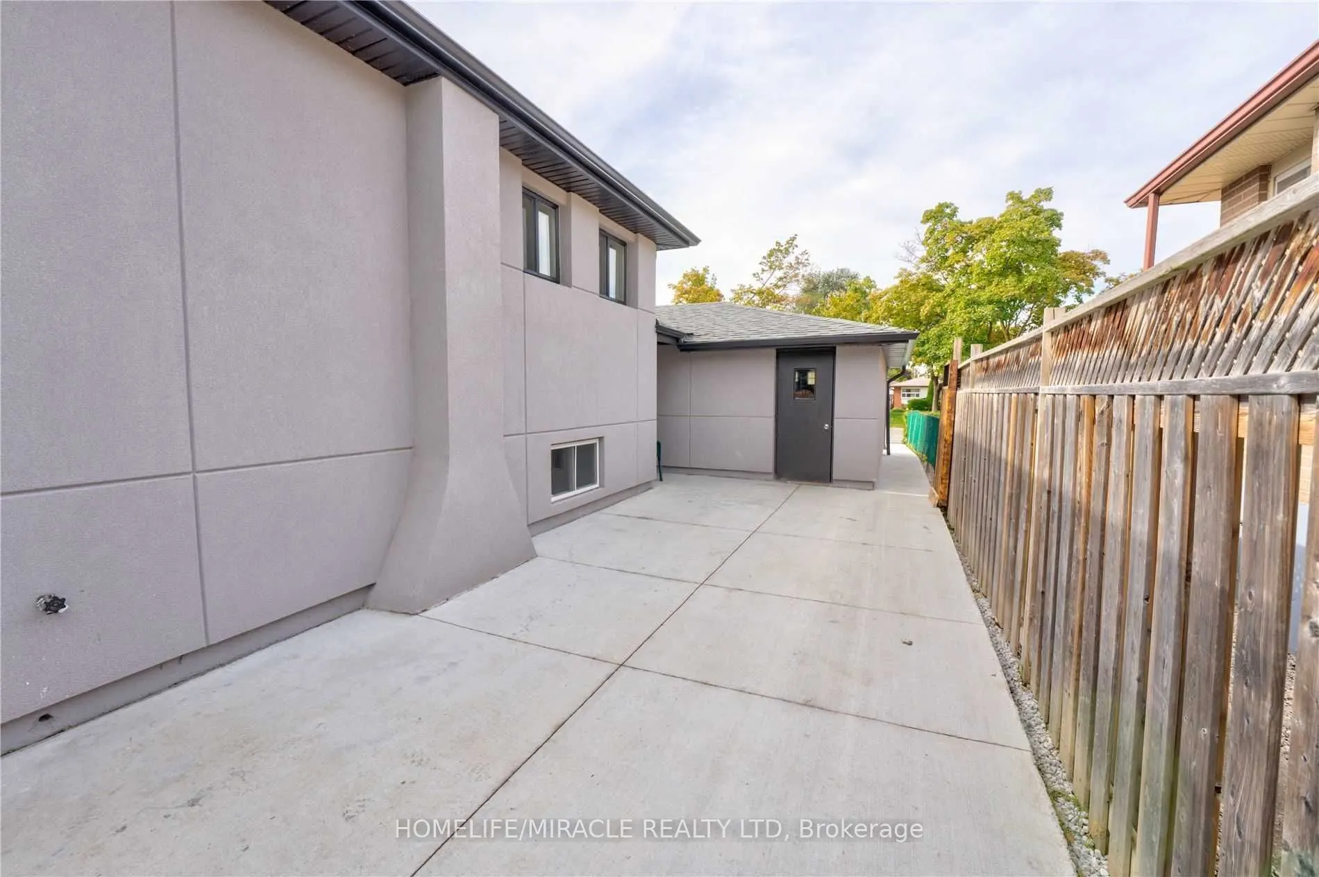 85 Silverstone Drive, #upper