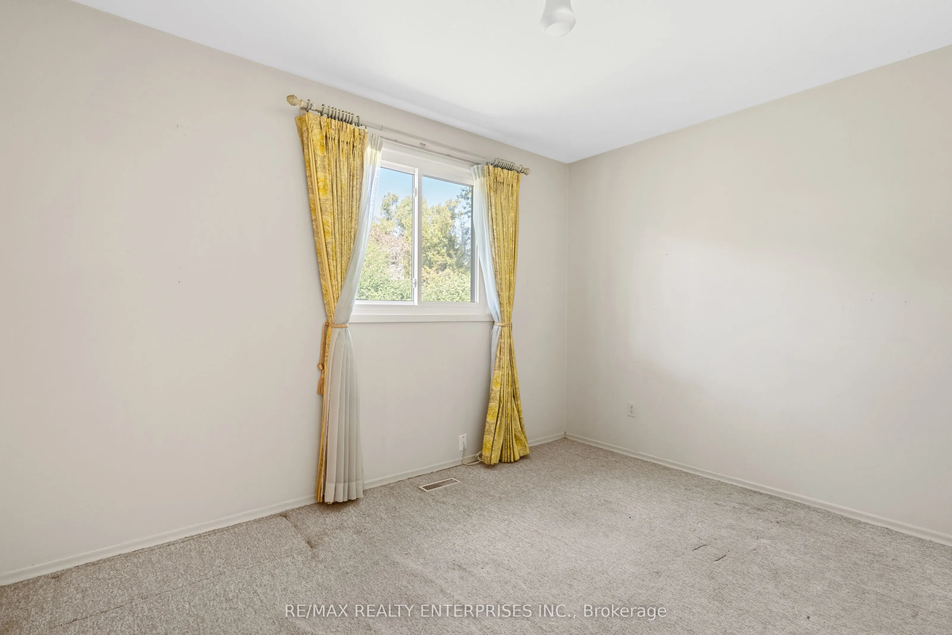 1245 Lakeview Drive