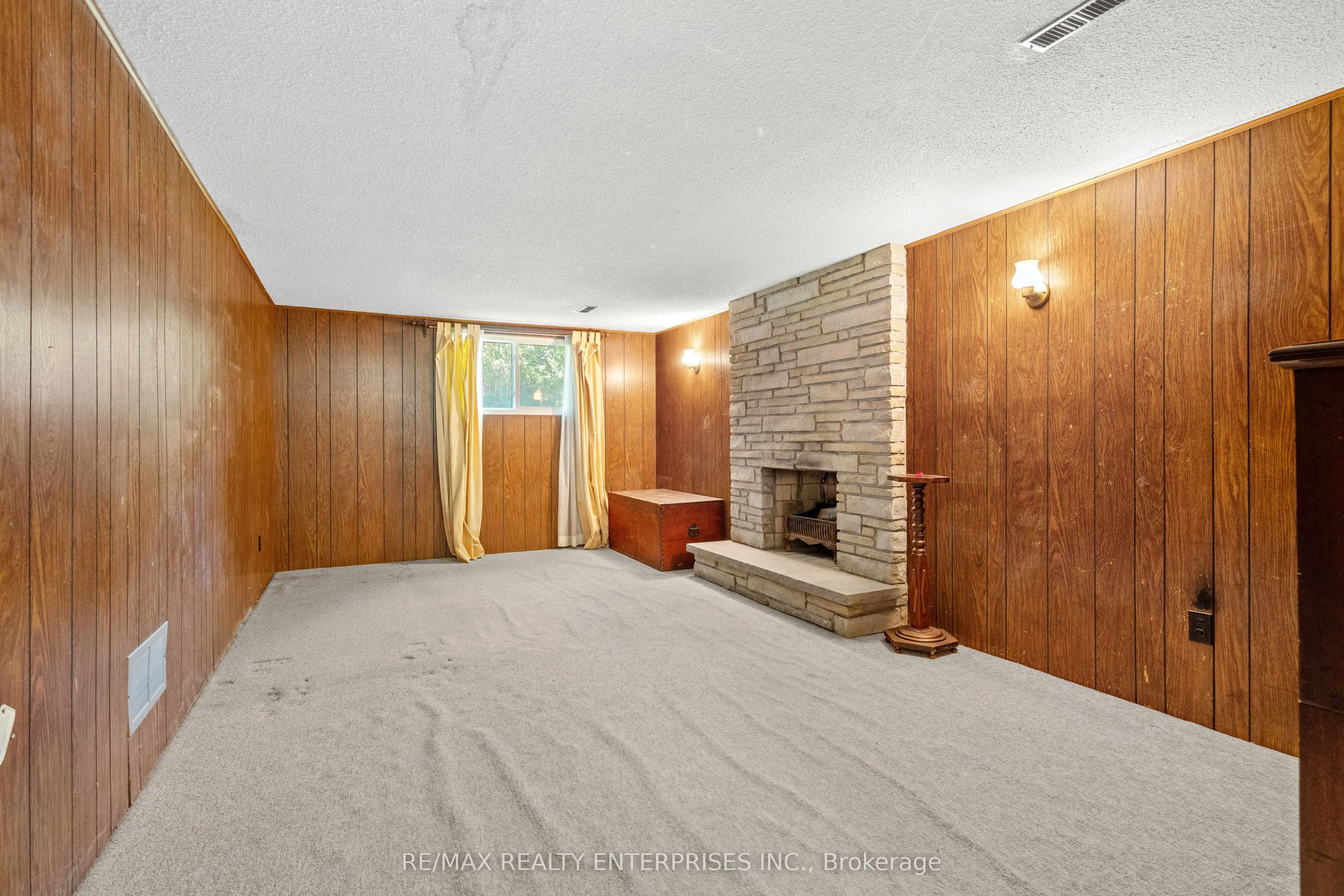 1245 Lakeview Drive