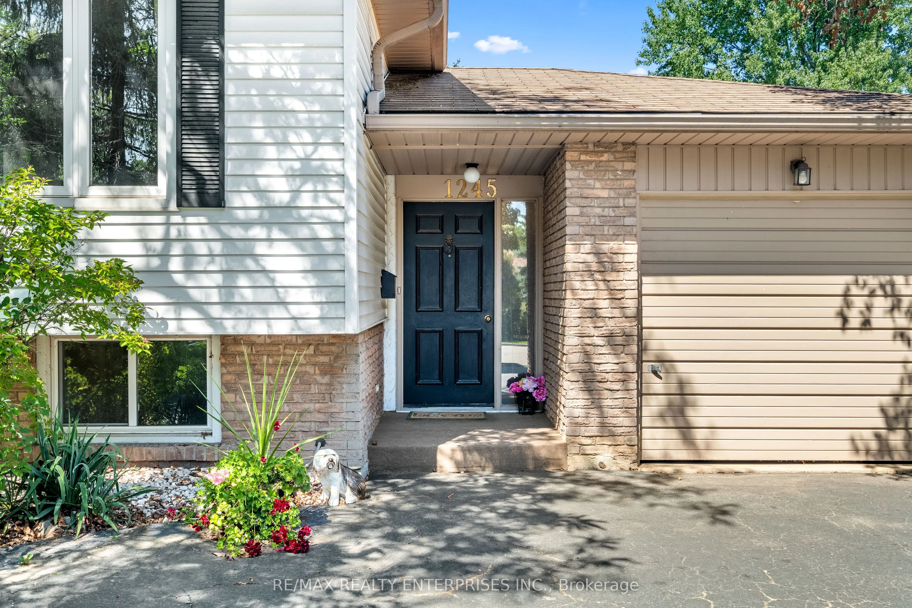 1245 Lakeview Drive