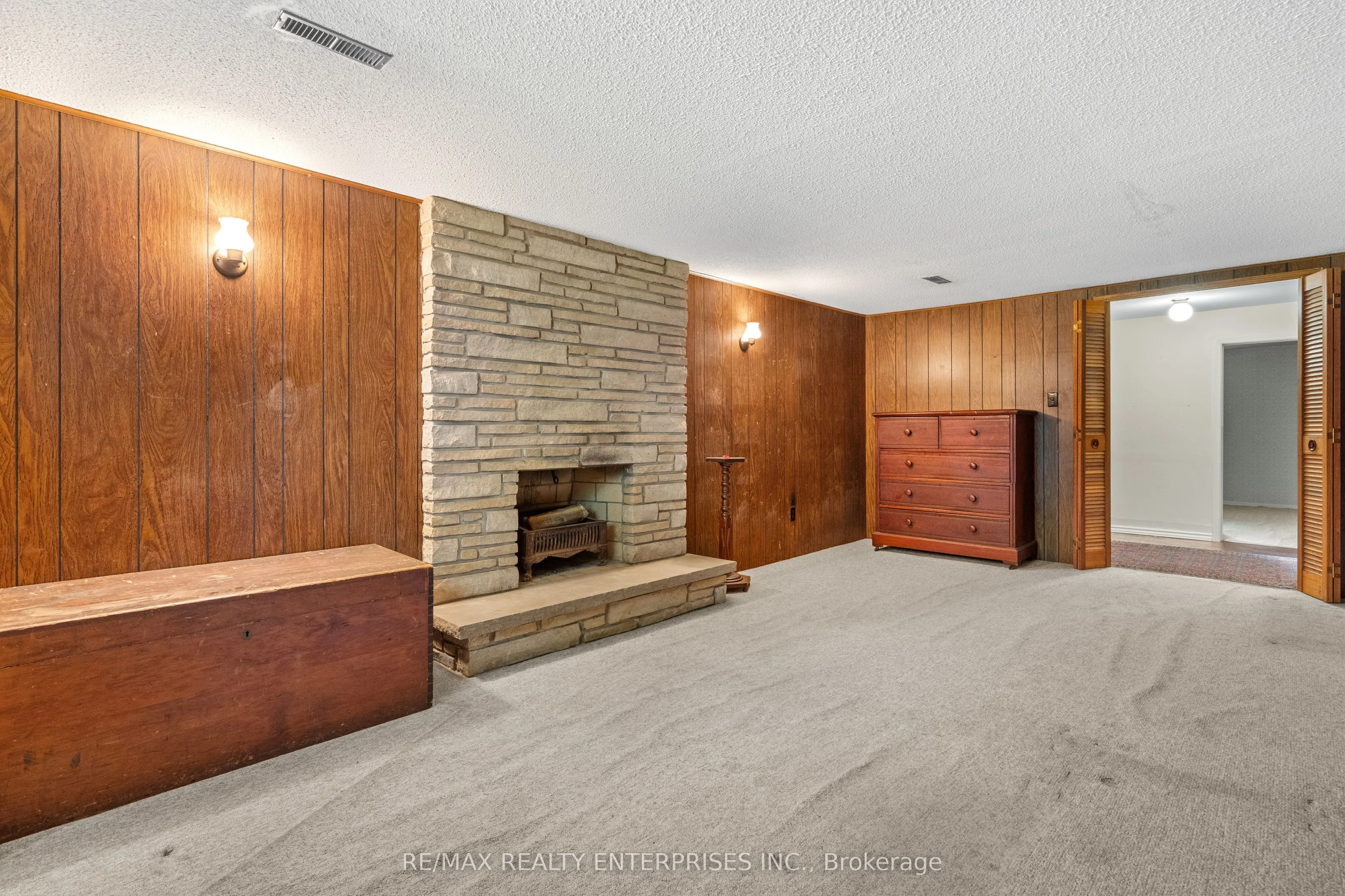 1245 Lakeview Drive