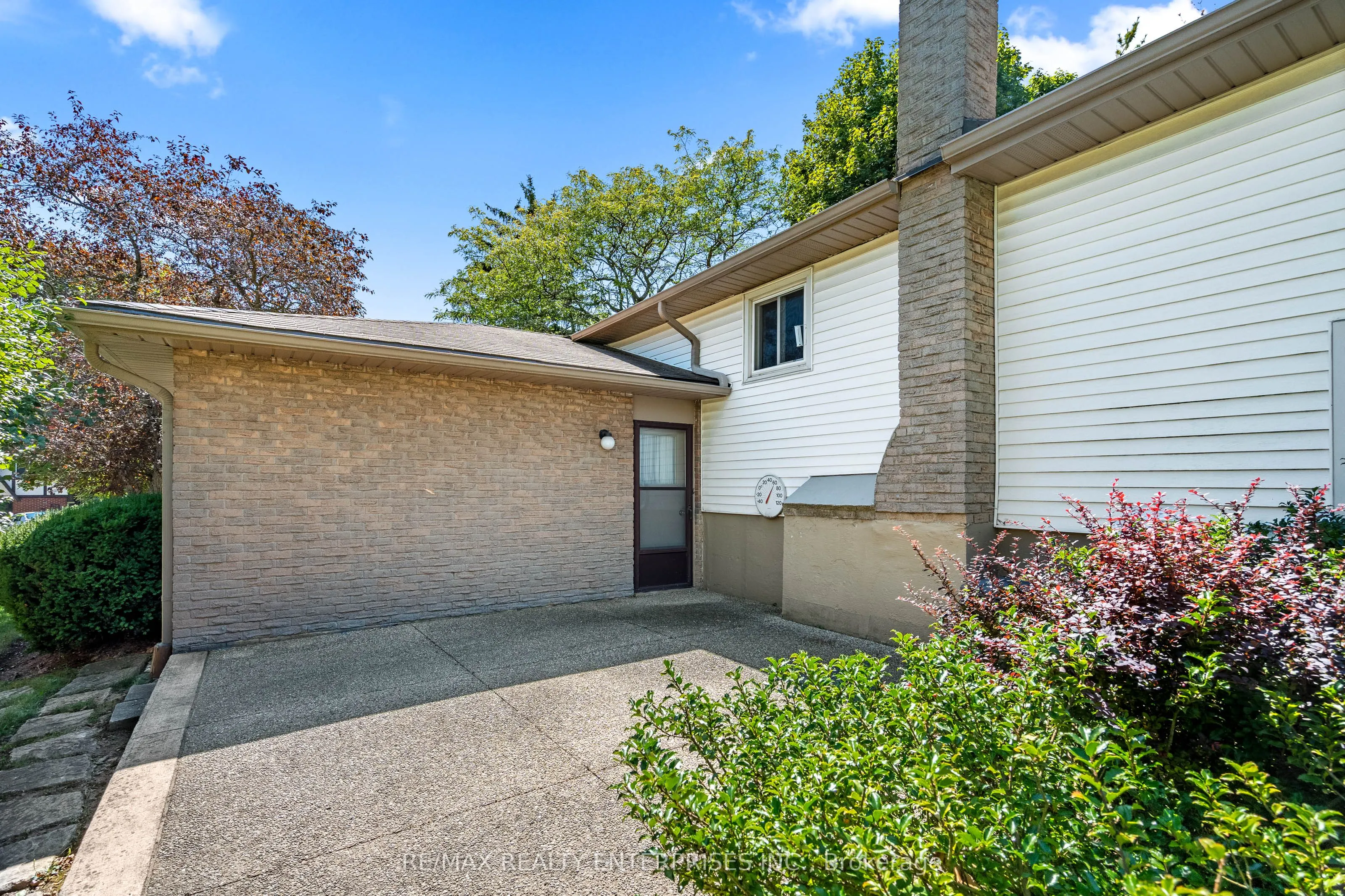 1245 Lakeview Drive