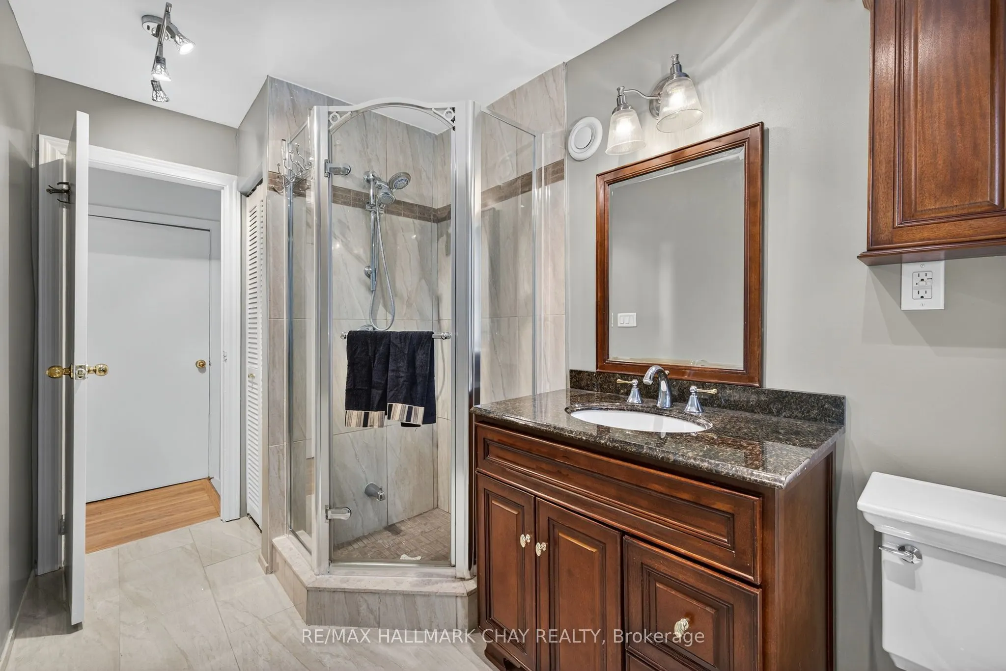 33 Mill Street S