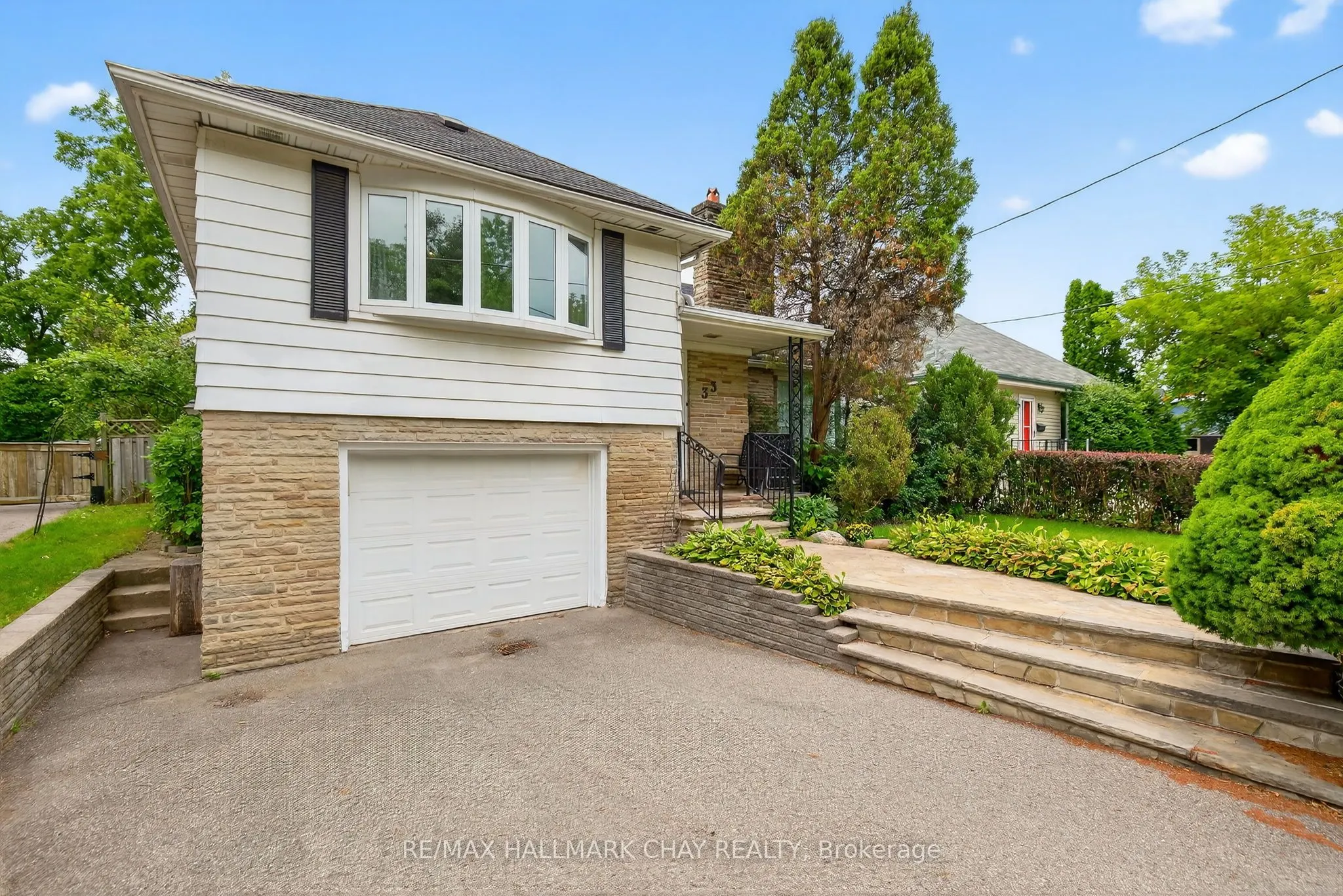 33 Mill Street S