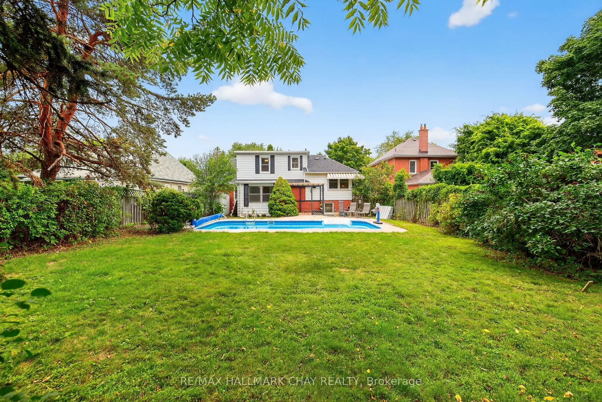 33 Mill Street S