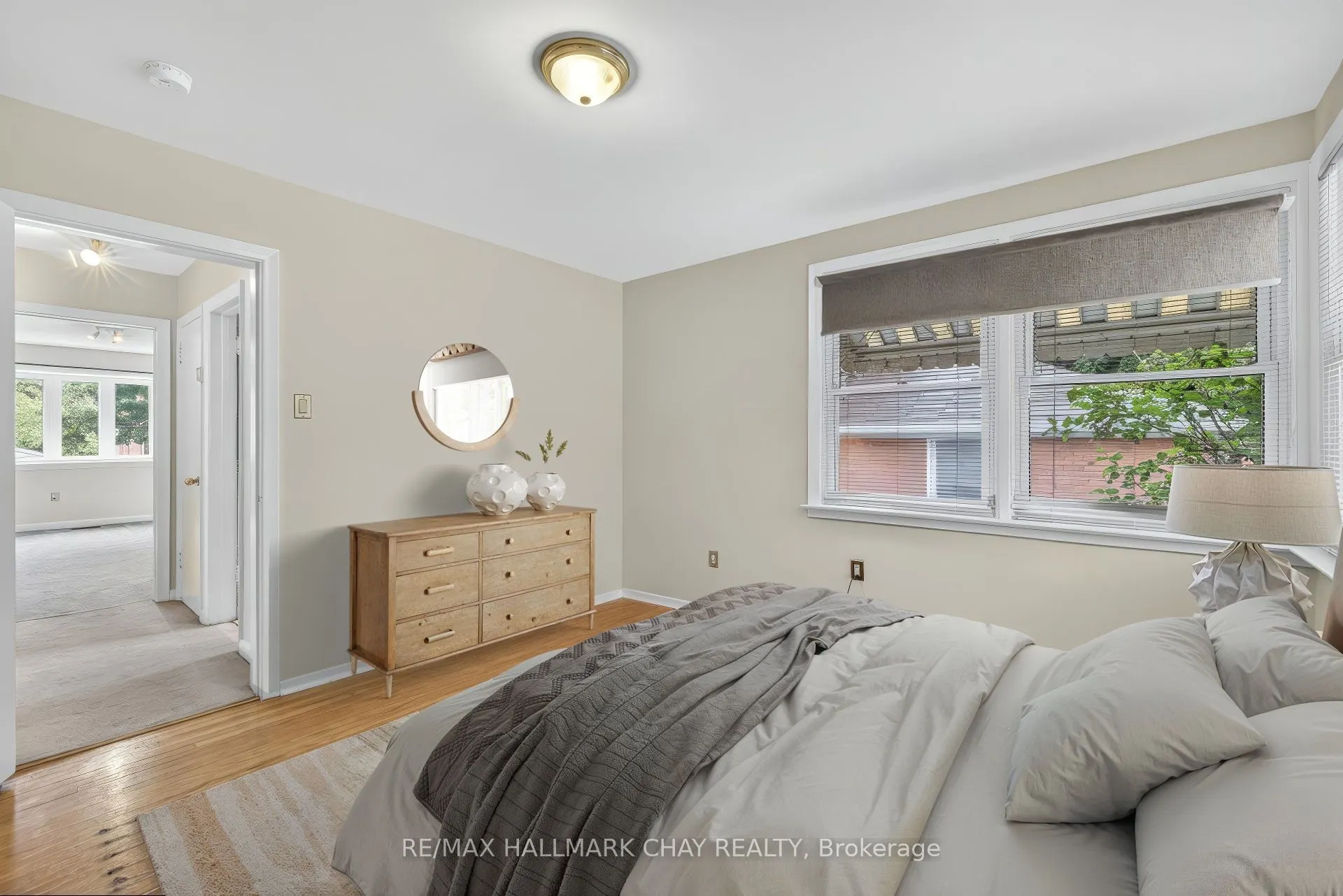 33 Mill Street S