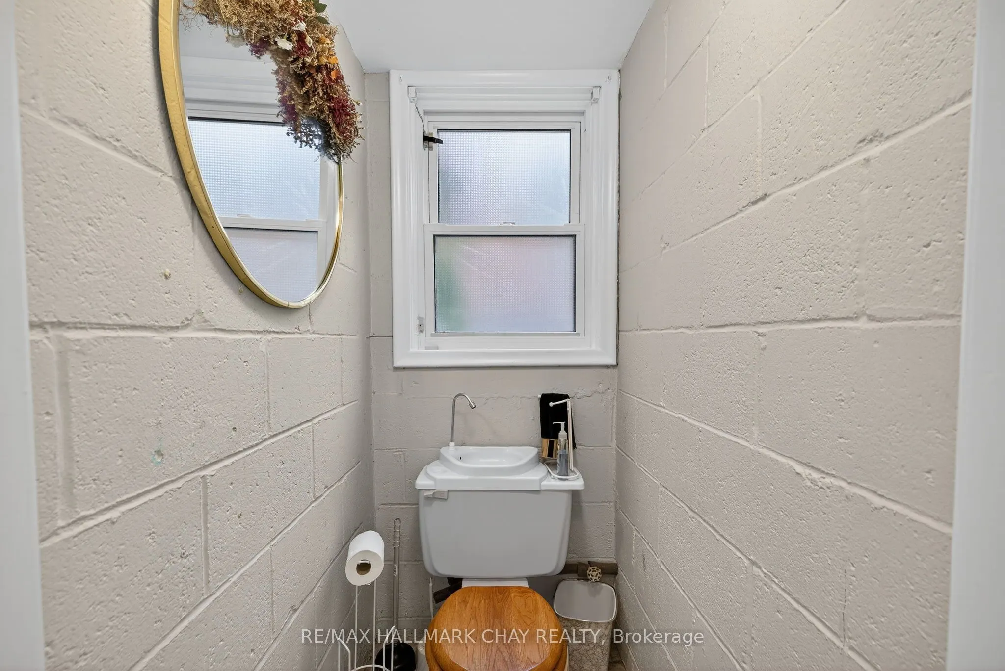 33 Mill Street S