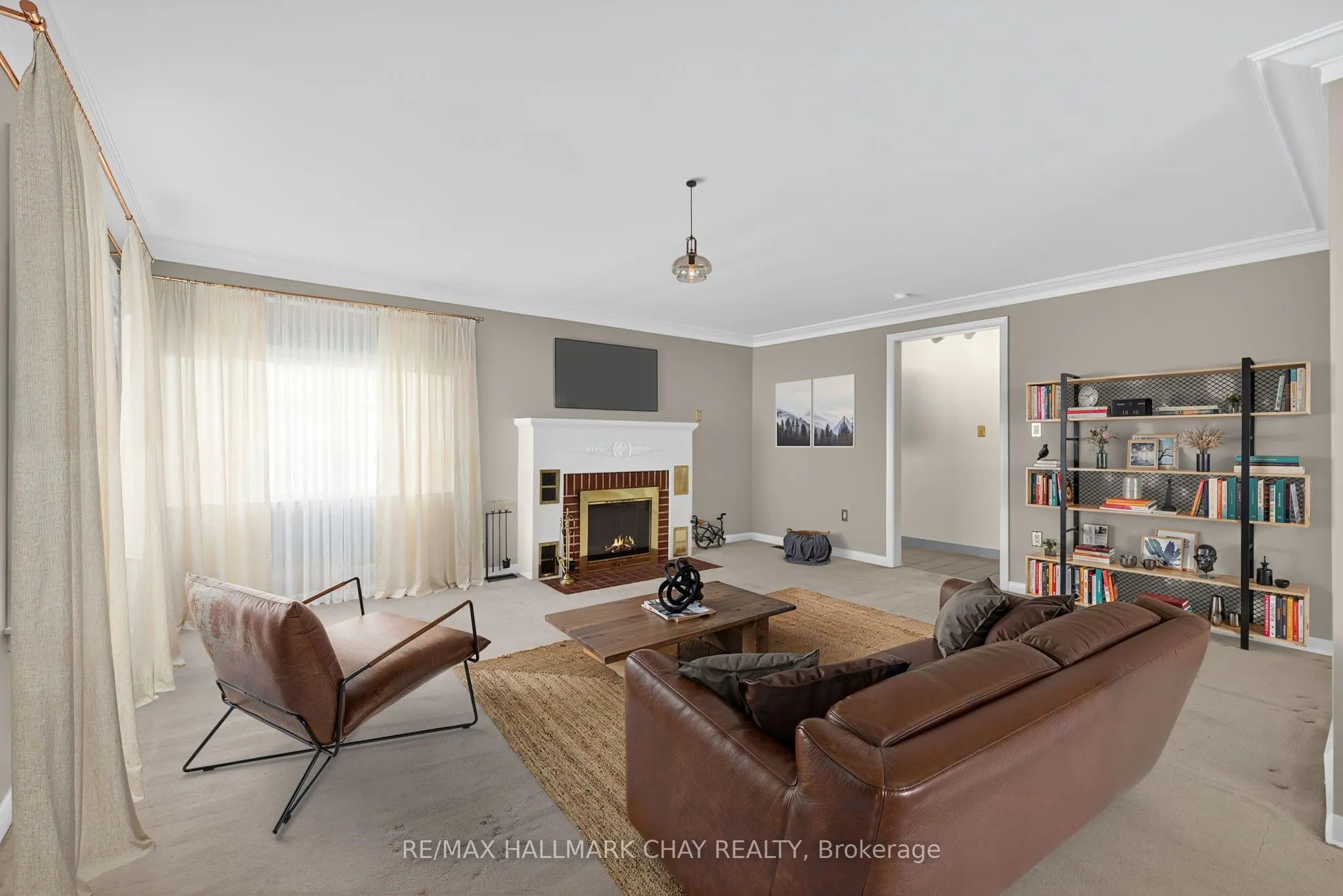 33 Mill Street S