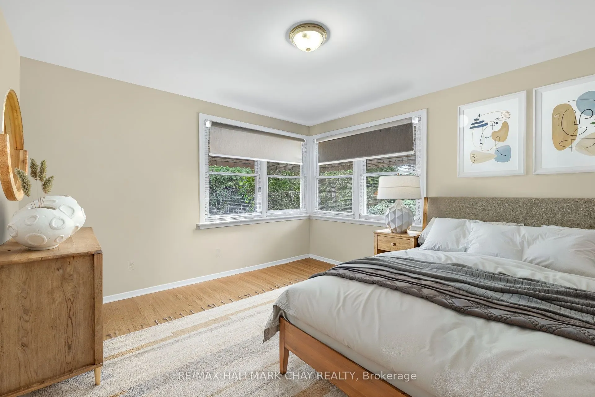 33 Mill Street S