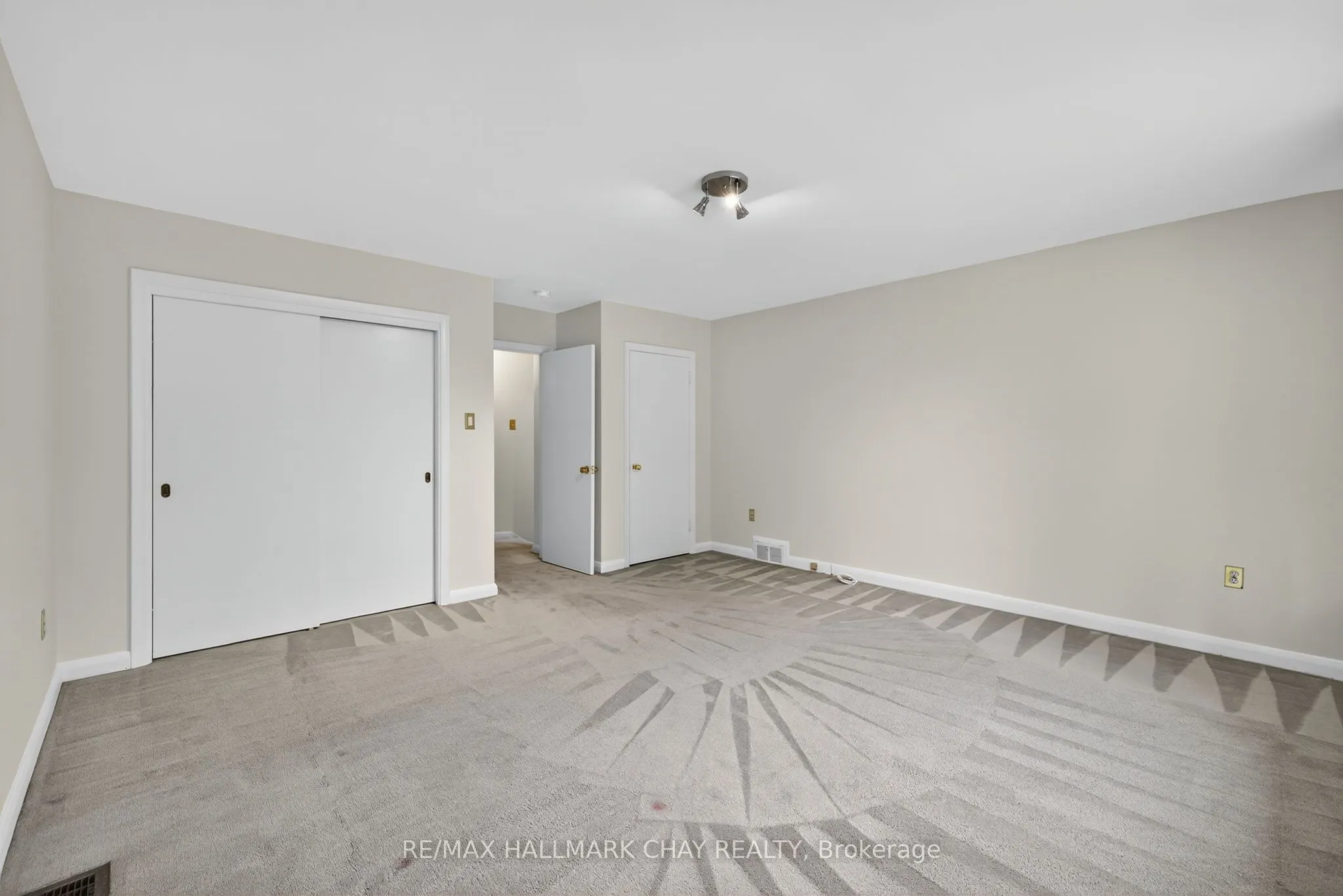 33 Mill Street S