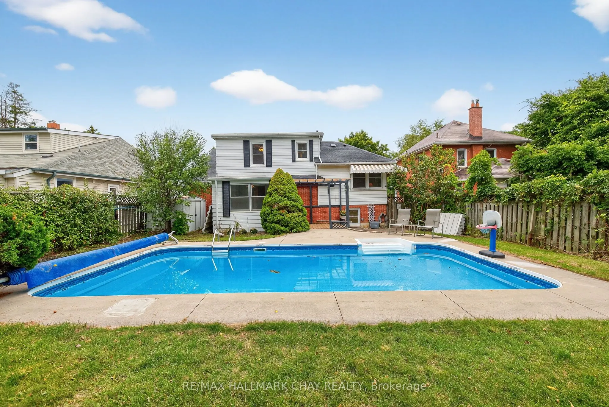 33 Mill Street S