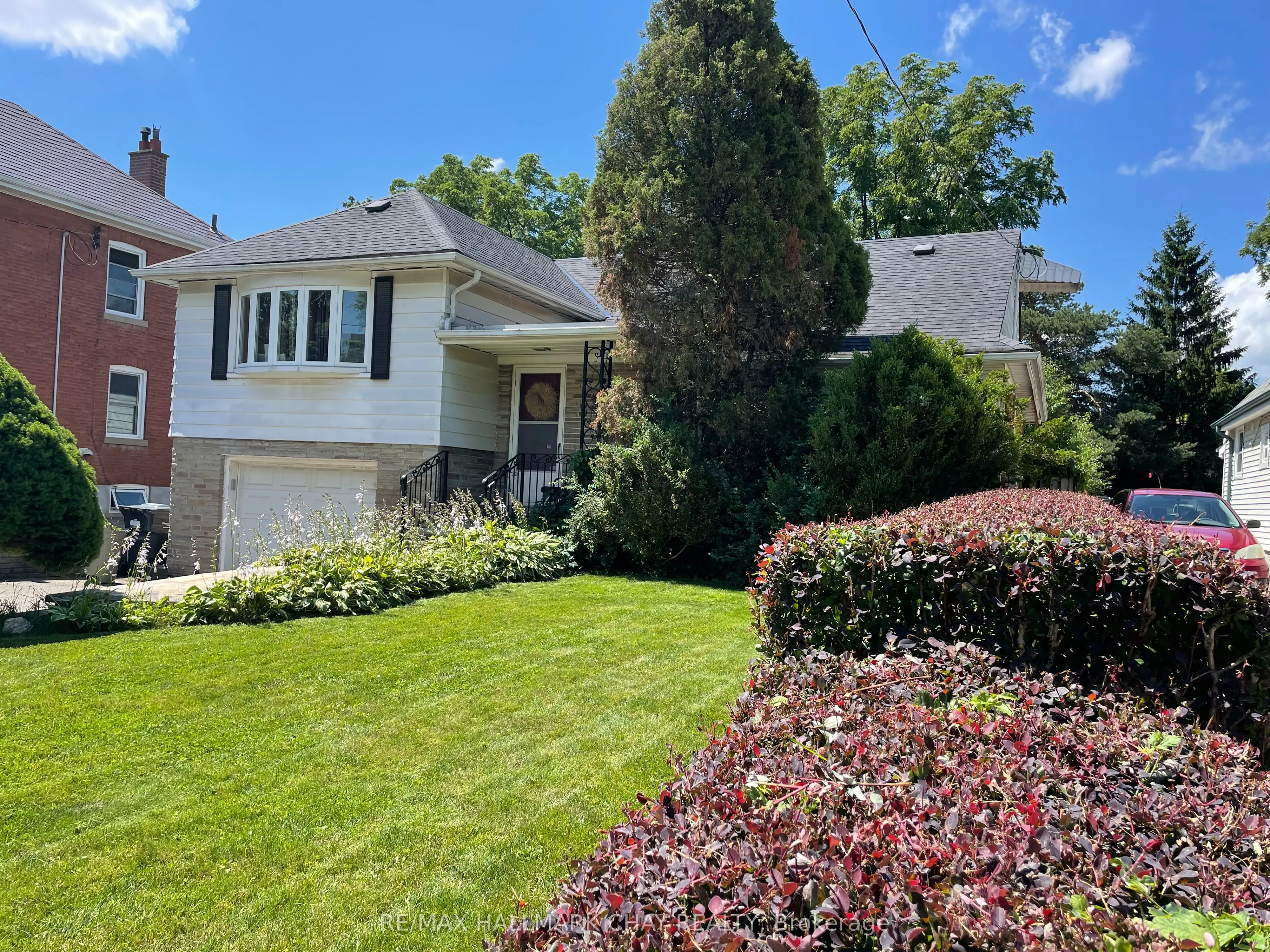 33 Mill Street S