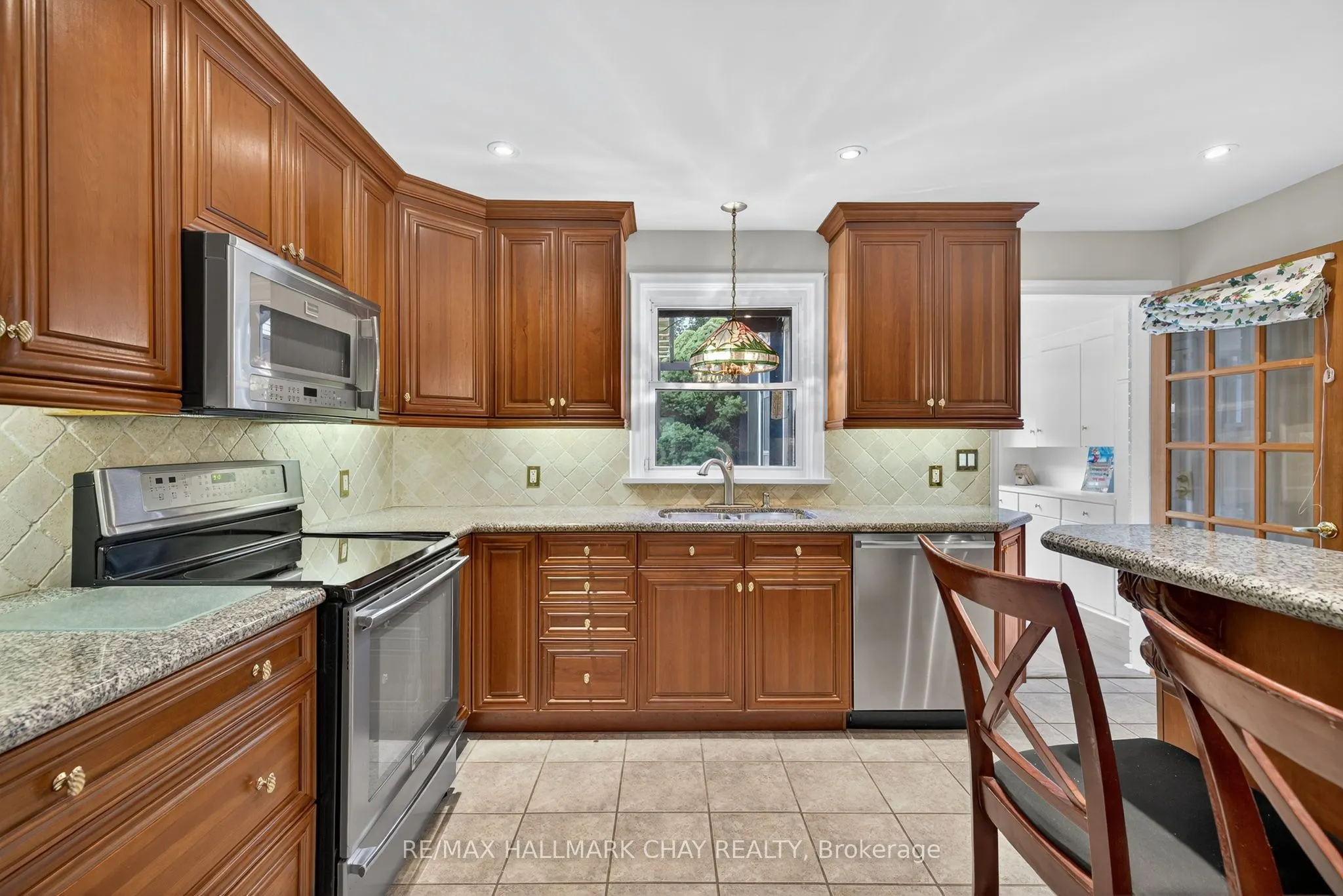 33 Mill Street S