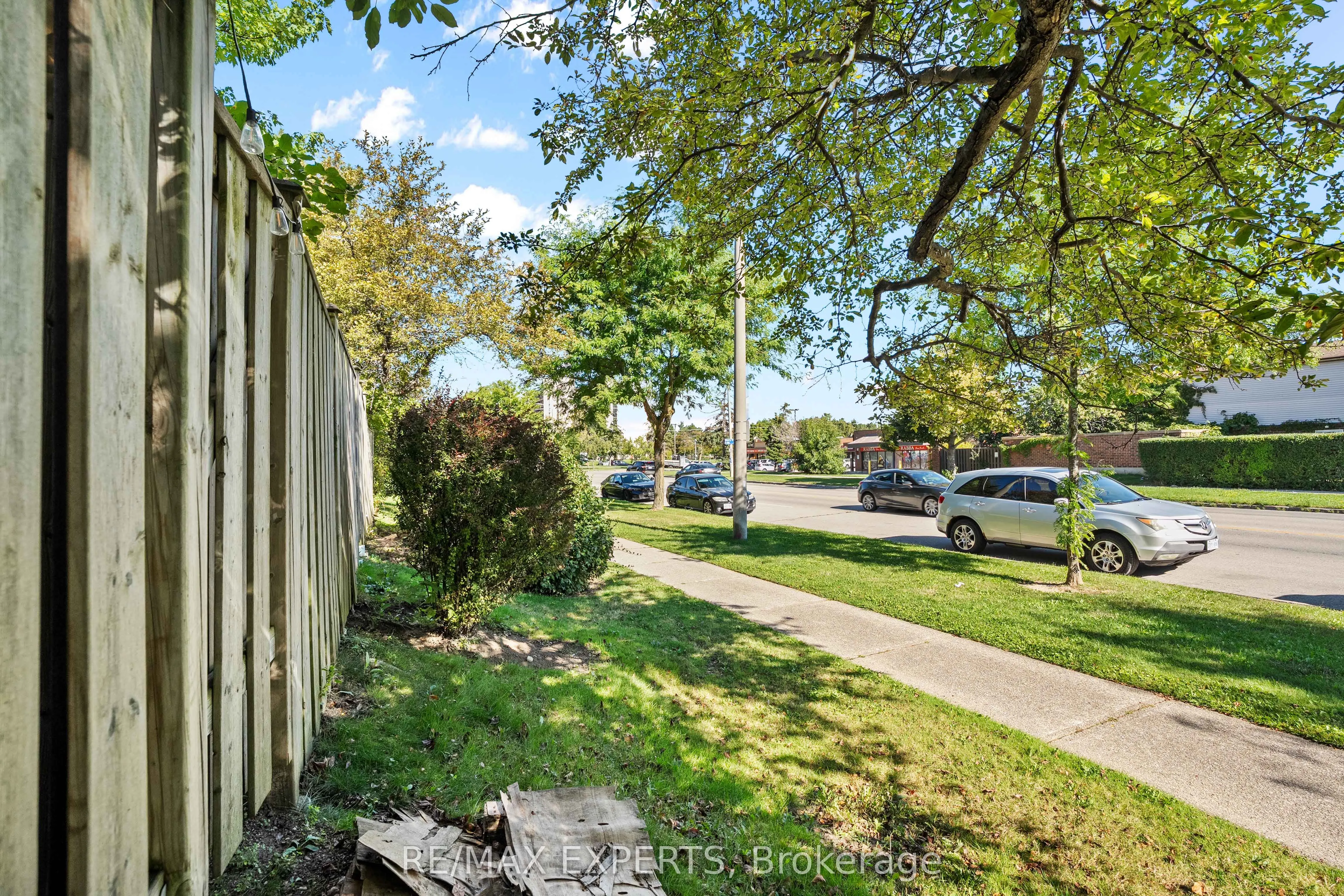 2779 Gananoque Drive, #35