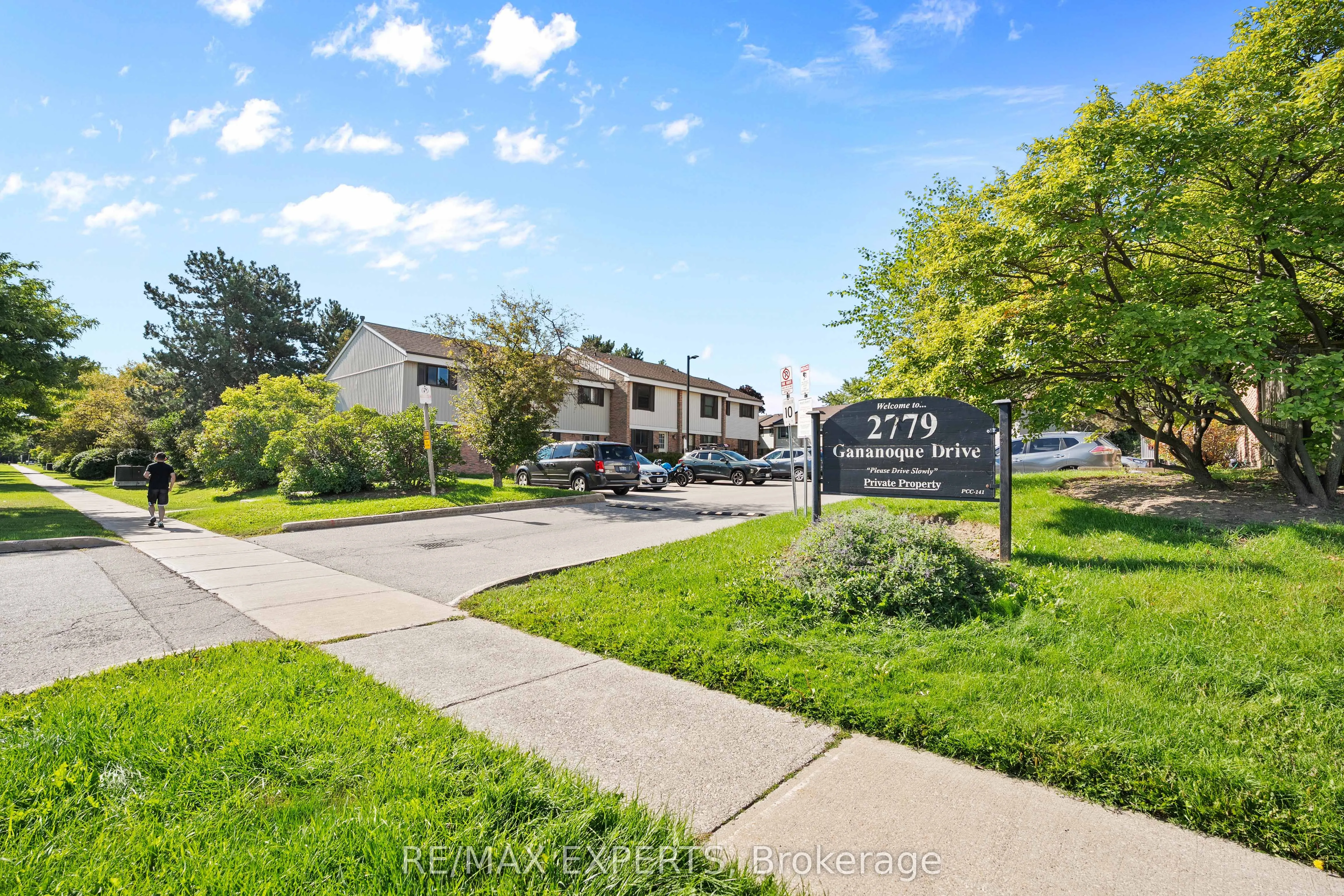 2779 Gananoque Drive, #35