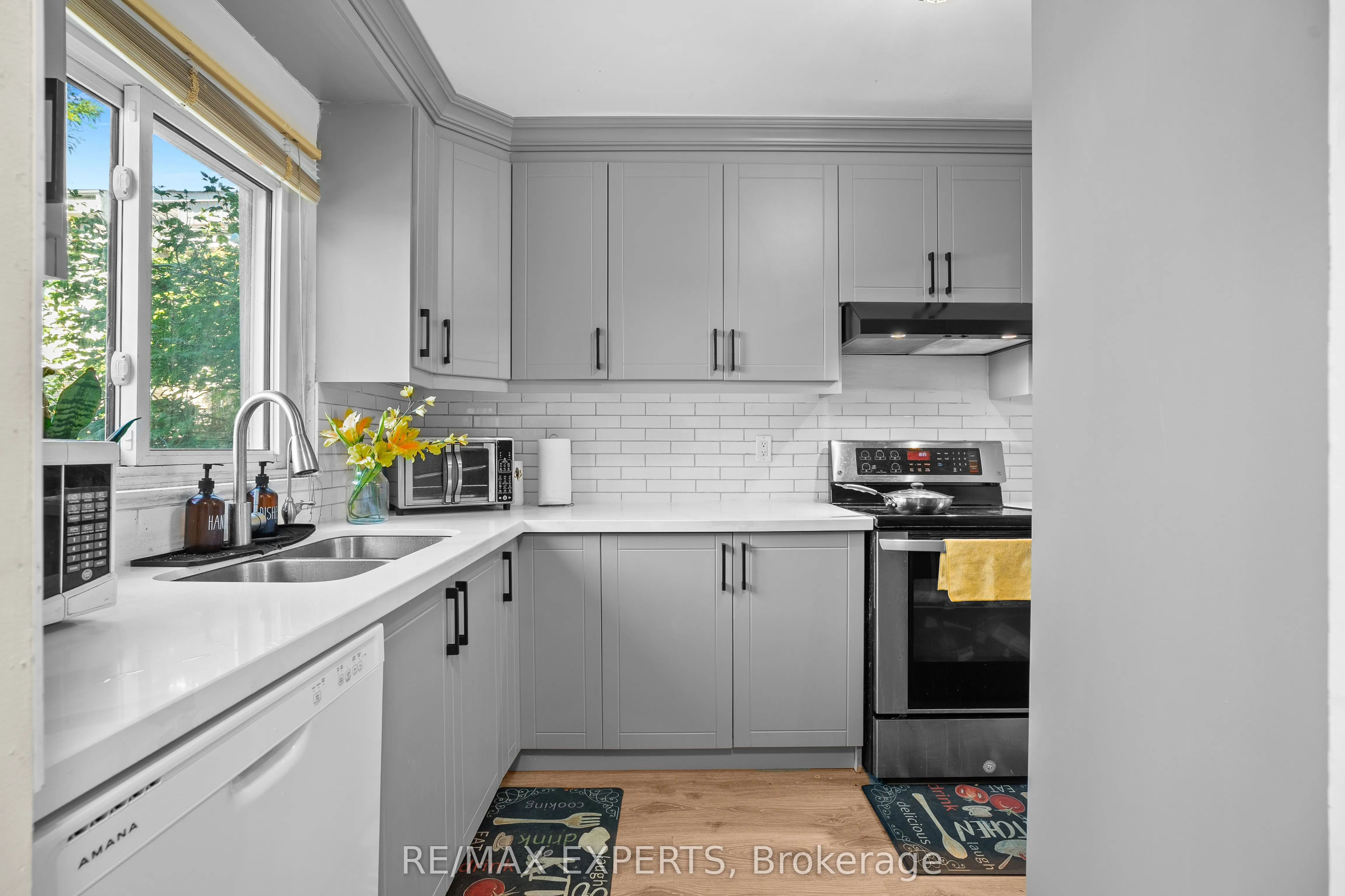 2779 Gananoque Drive, #35