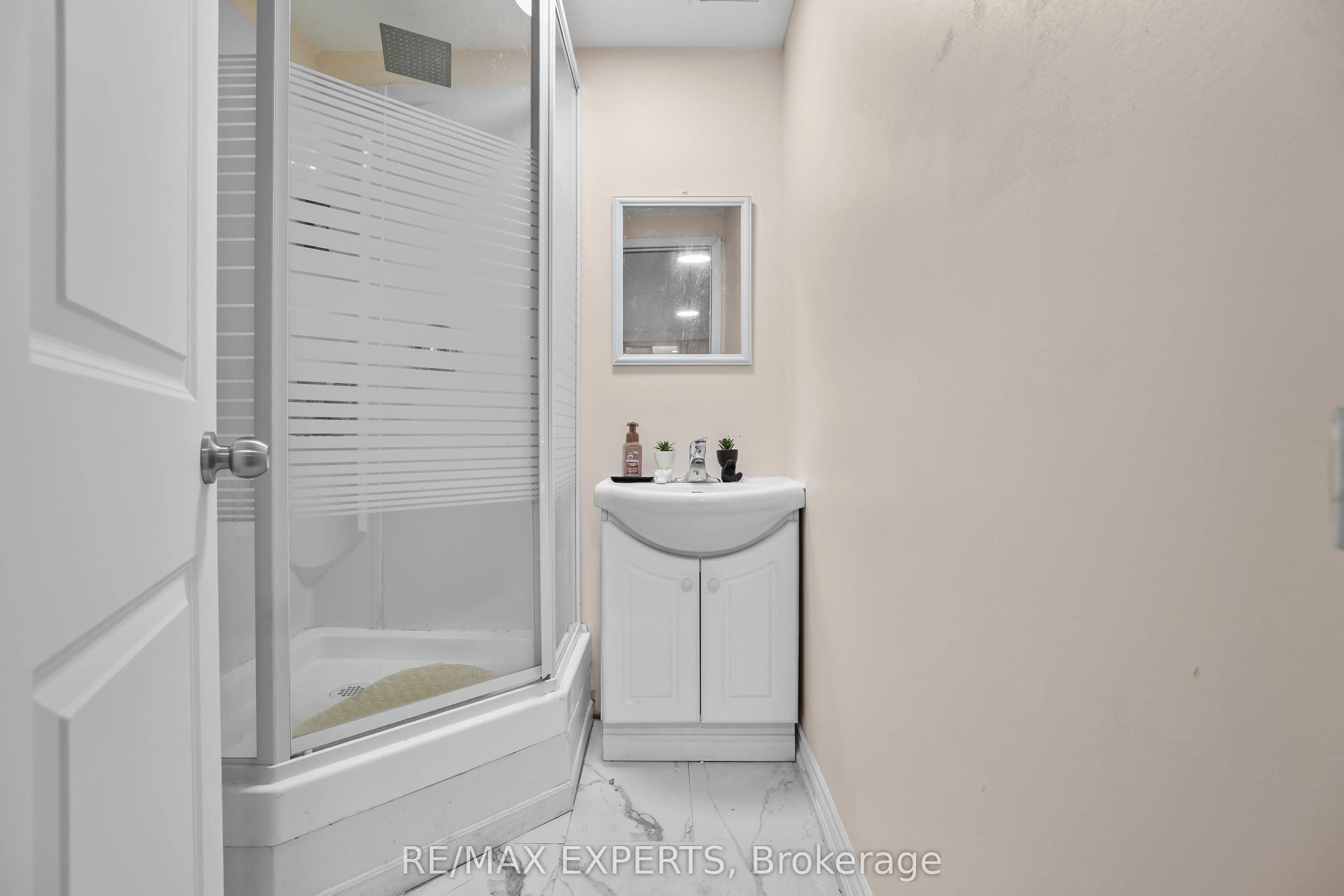 2779 Gananoque Drive, #35