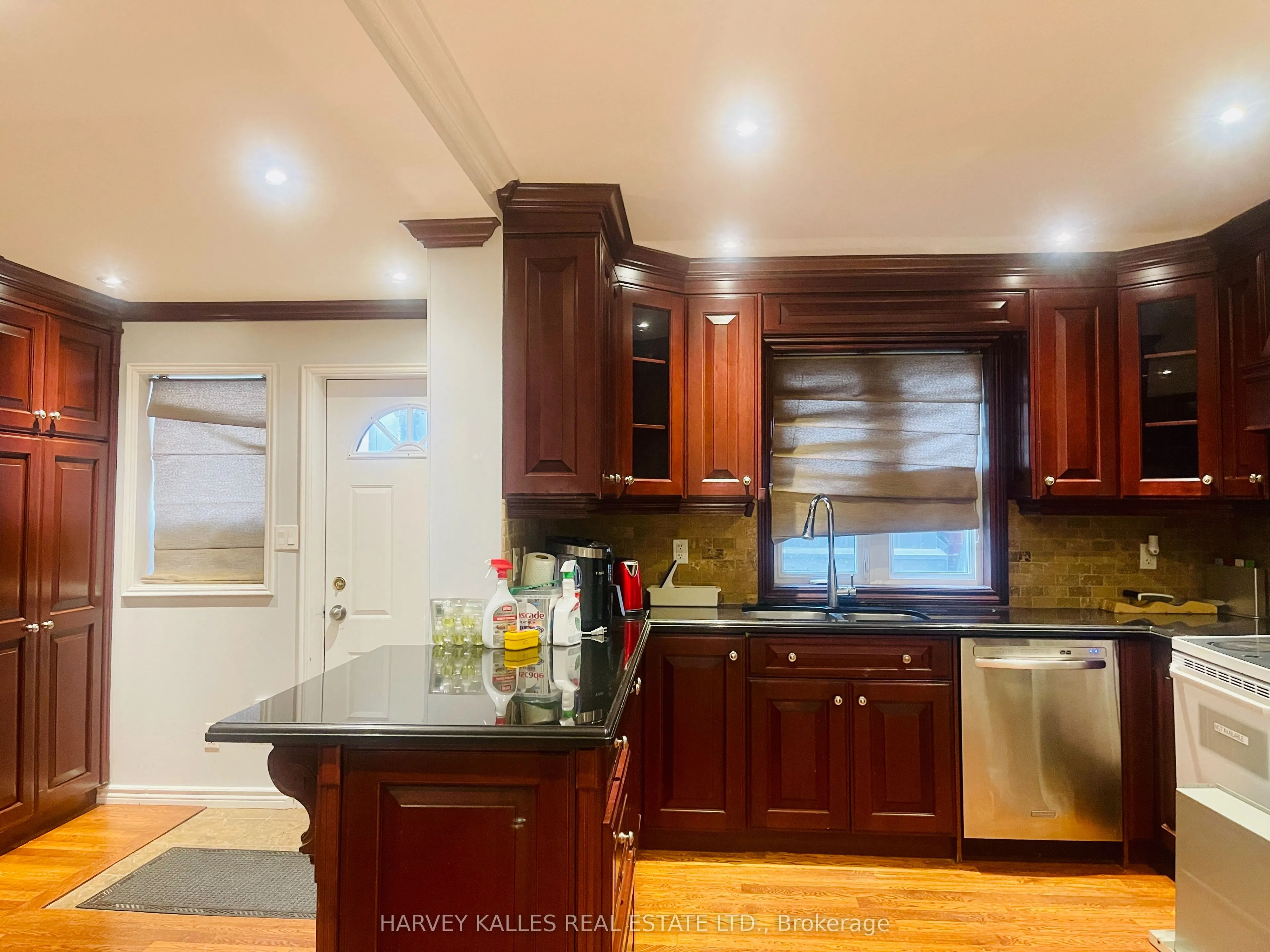 1538 Davenport Road, #Main