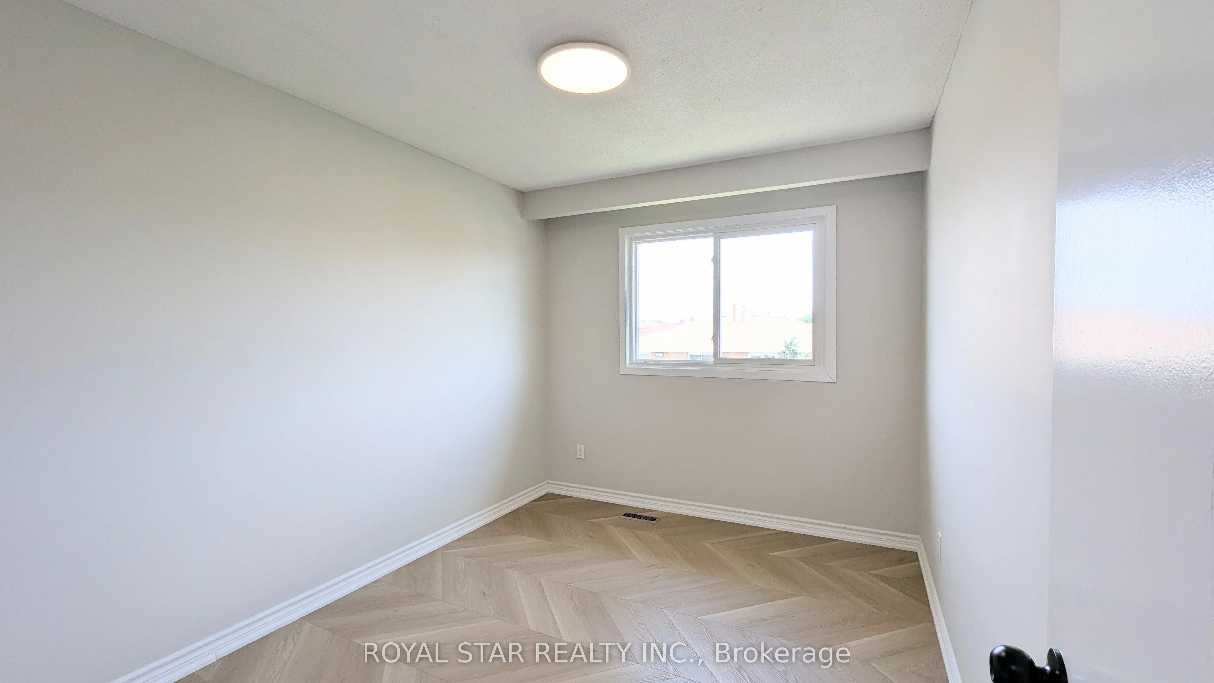 4051 Dunmow Crescent