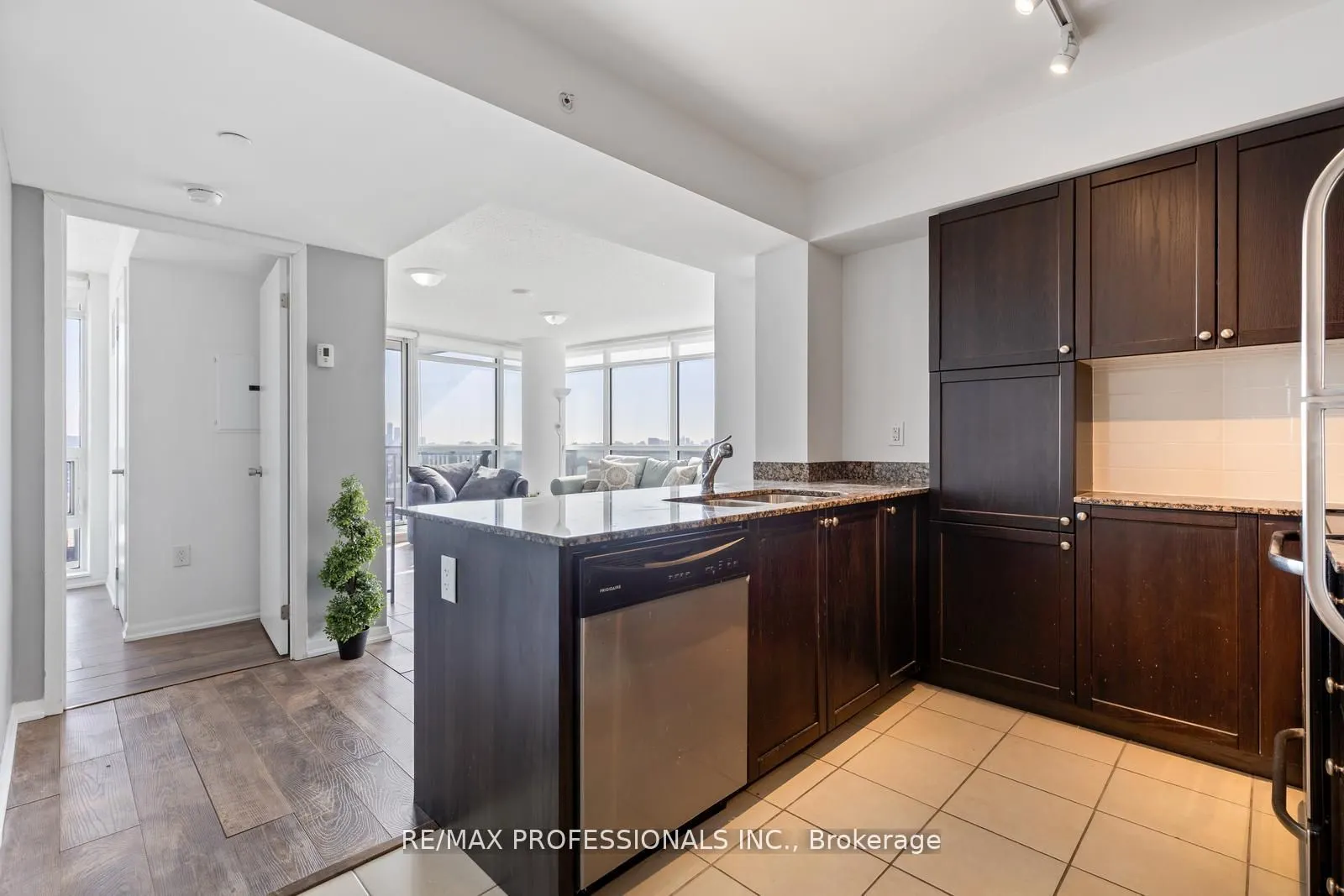 800 Lawrence Avenue W, #1014