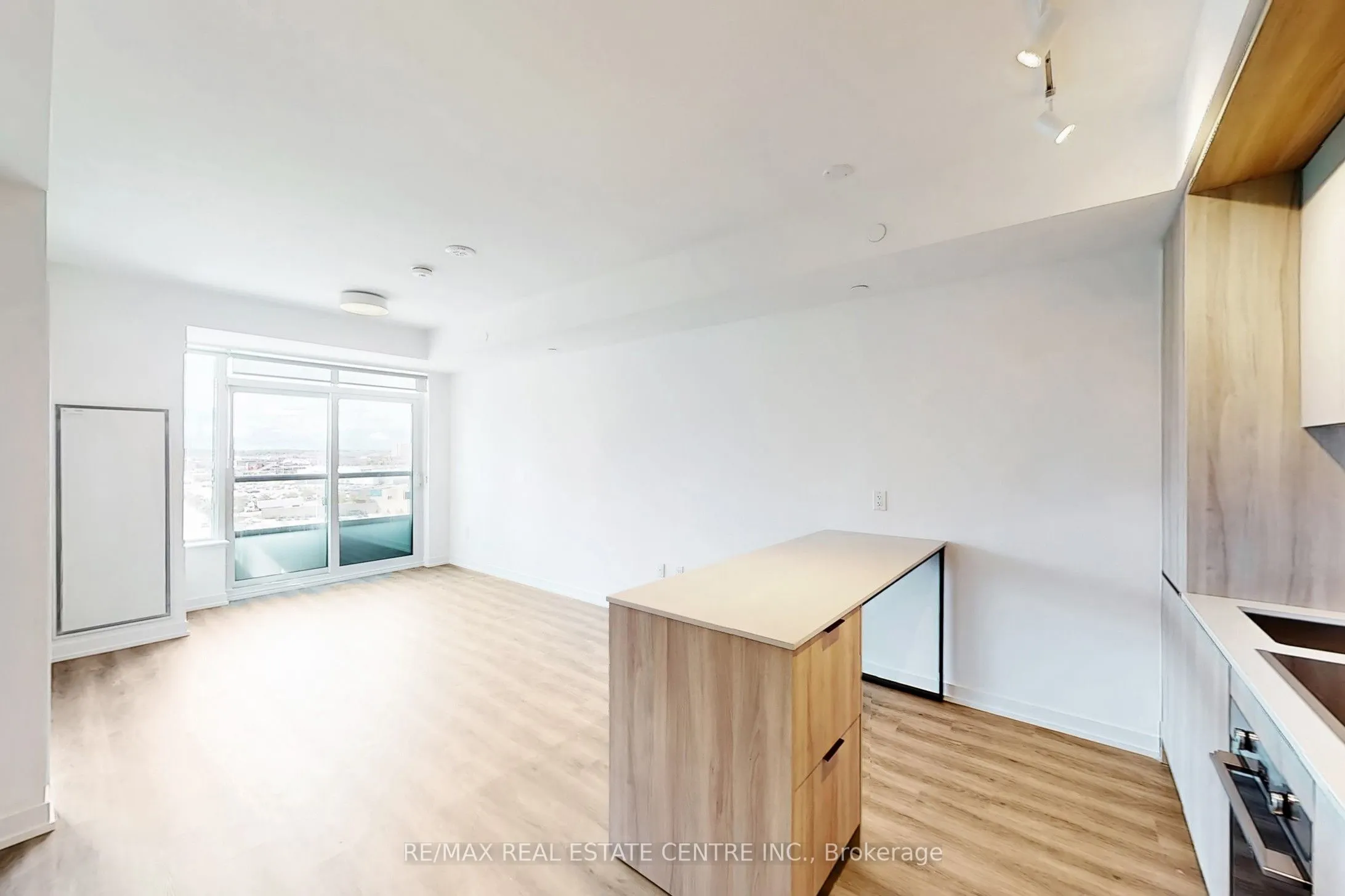 2485 Eglinton Avenue W, #1221