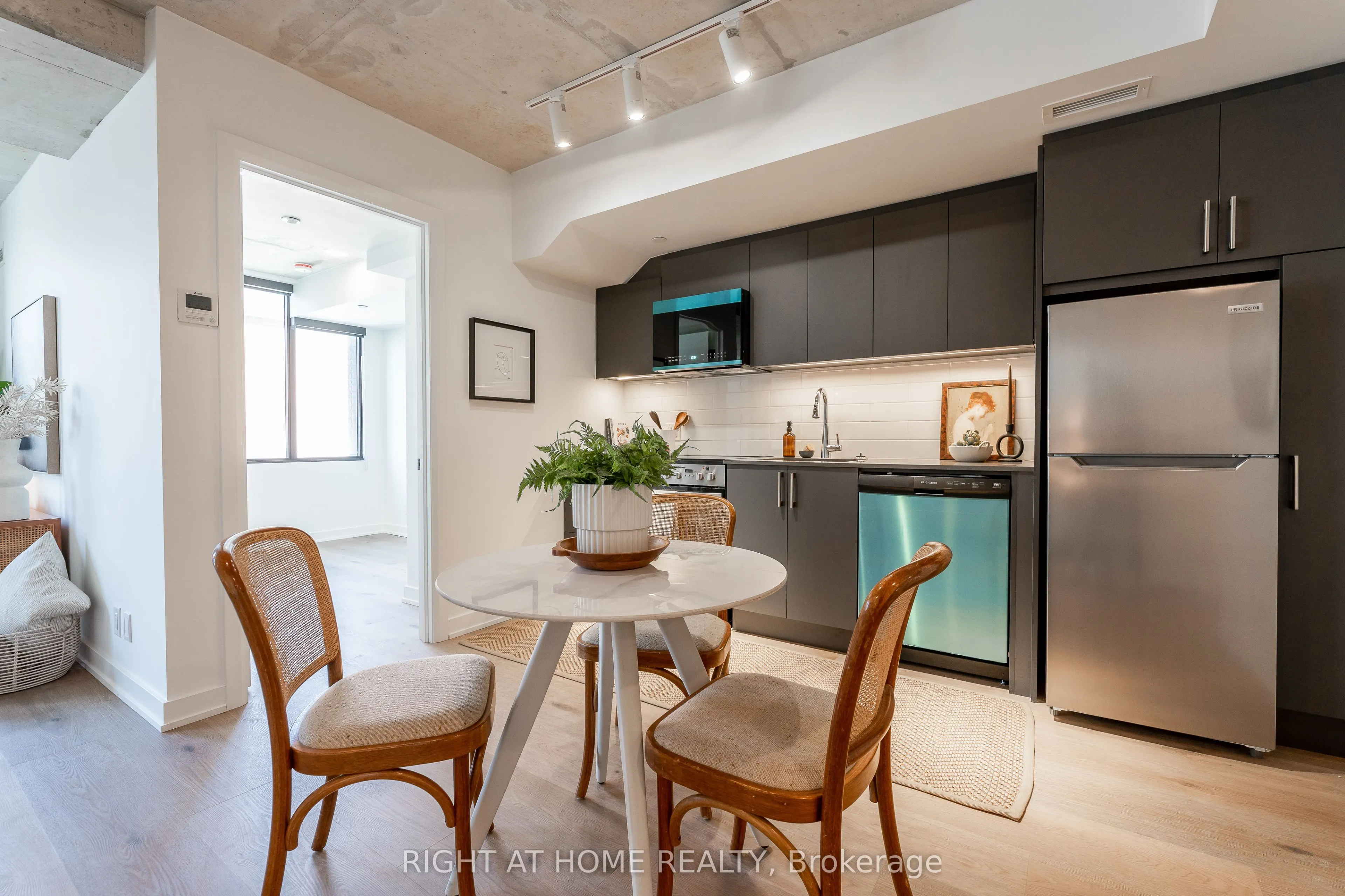 7 Fairbank Avenue W, #206