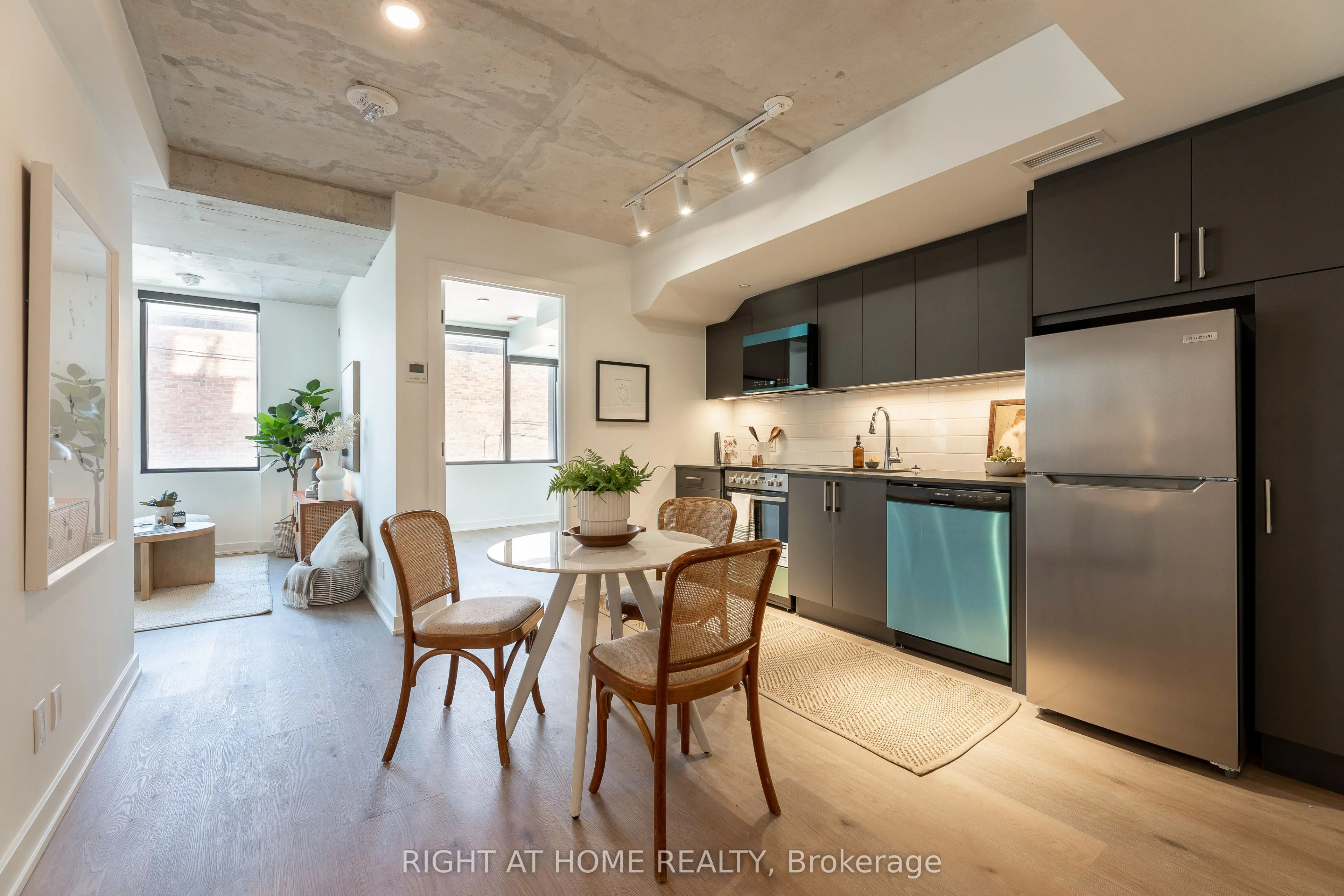 7 Fairbank Avenue W, #206