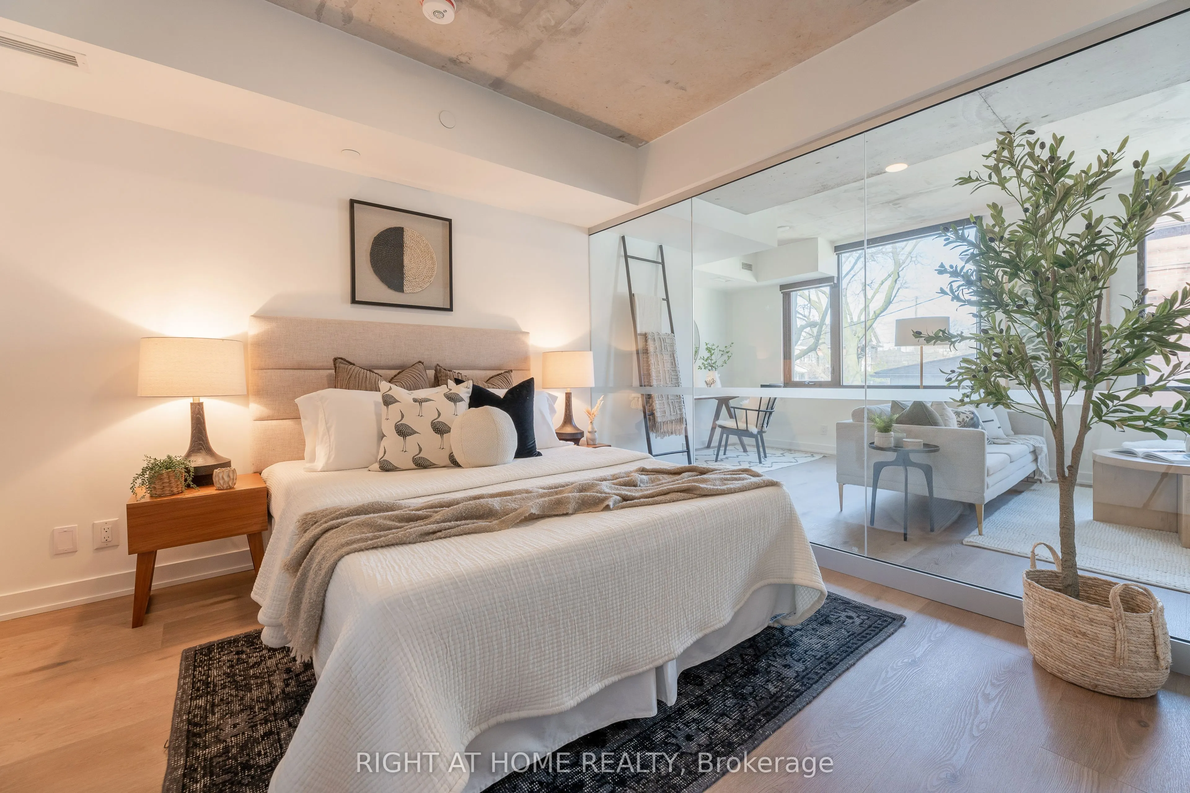 7 Fairbank Avenue W, #206
