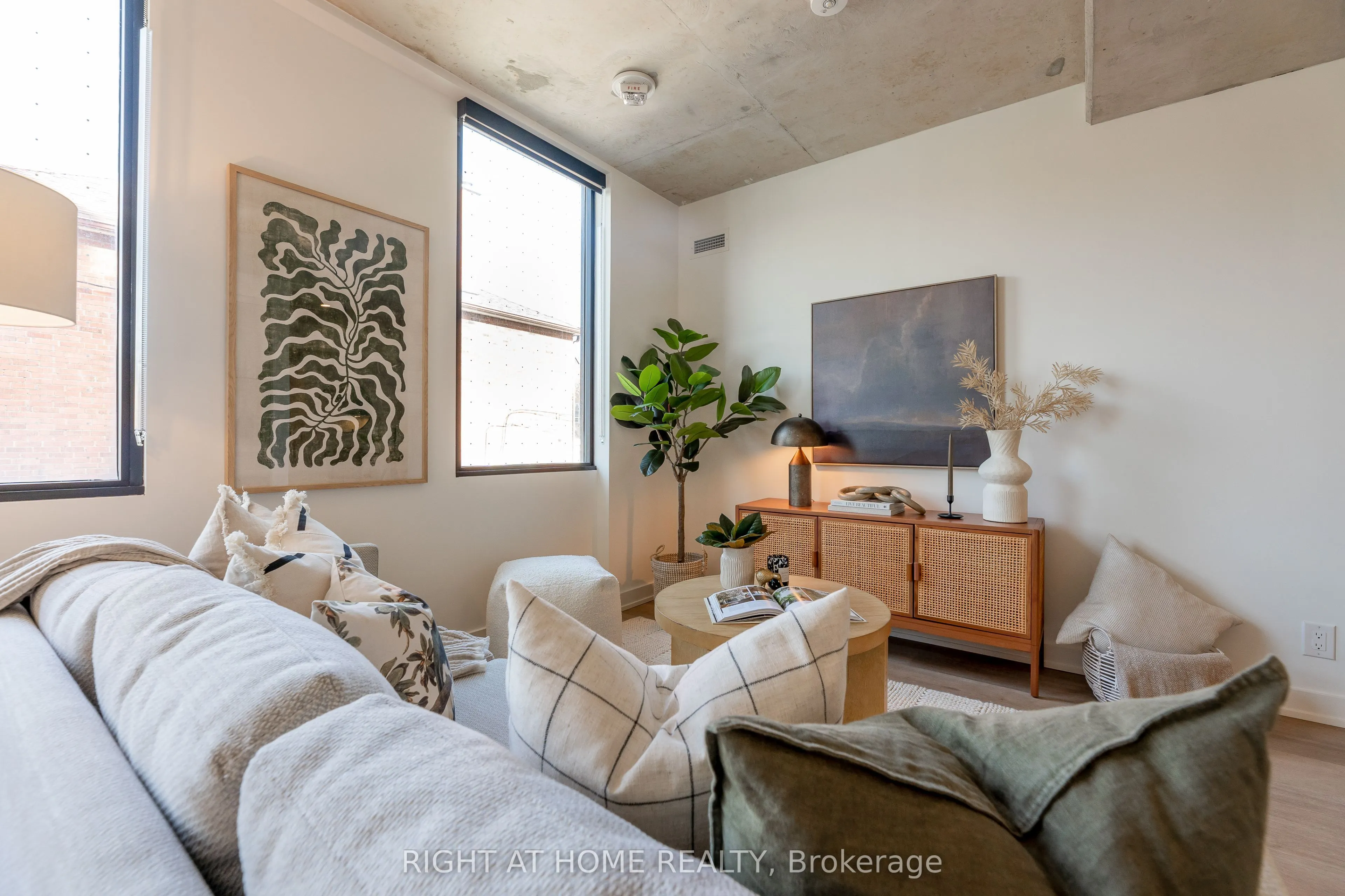 7 Fairbank Avenue W, #206
