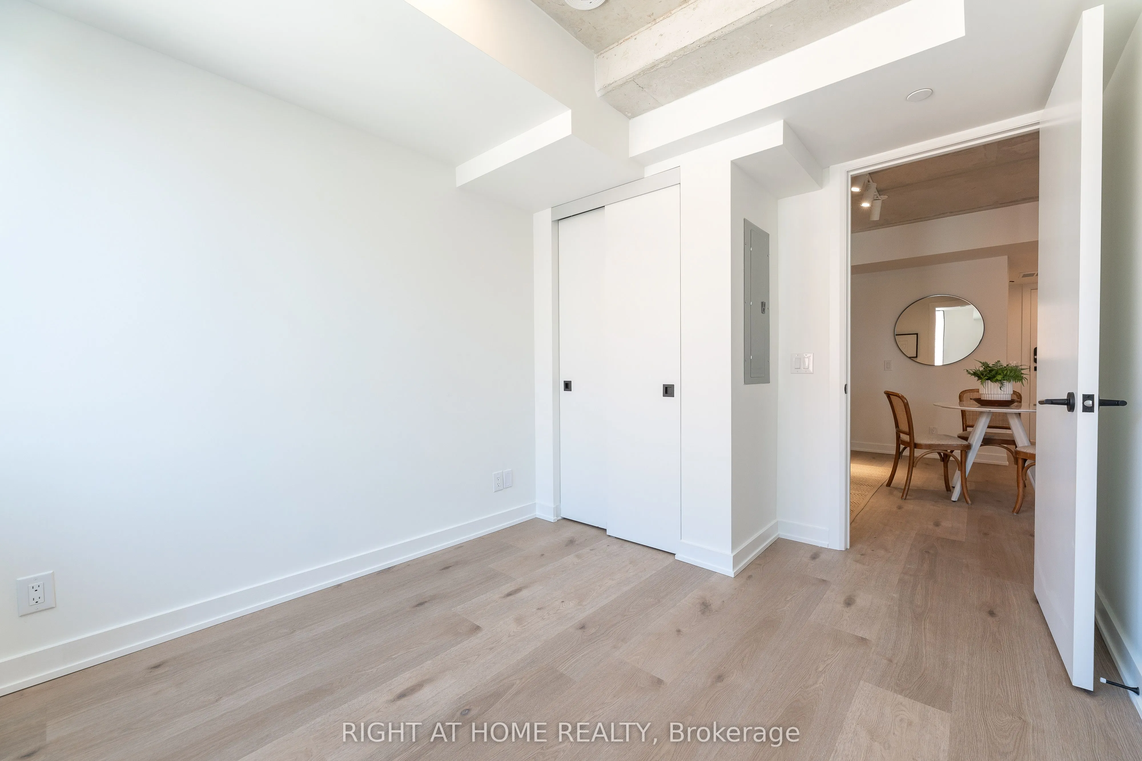 7 Fairbank Avenue W, #206