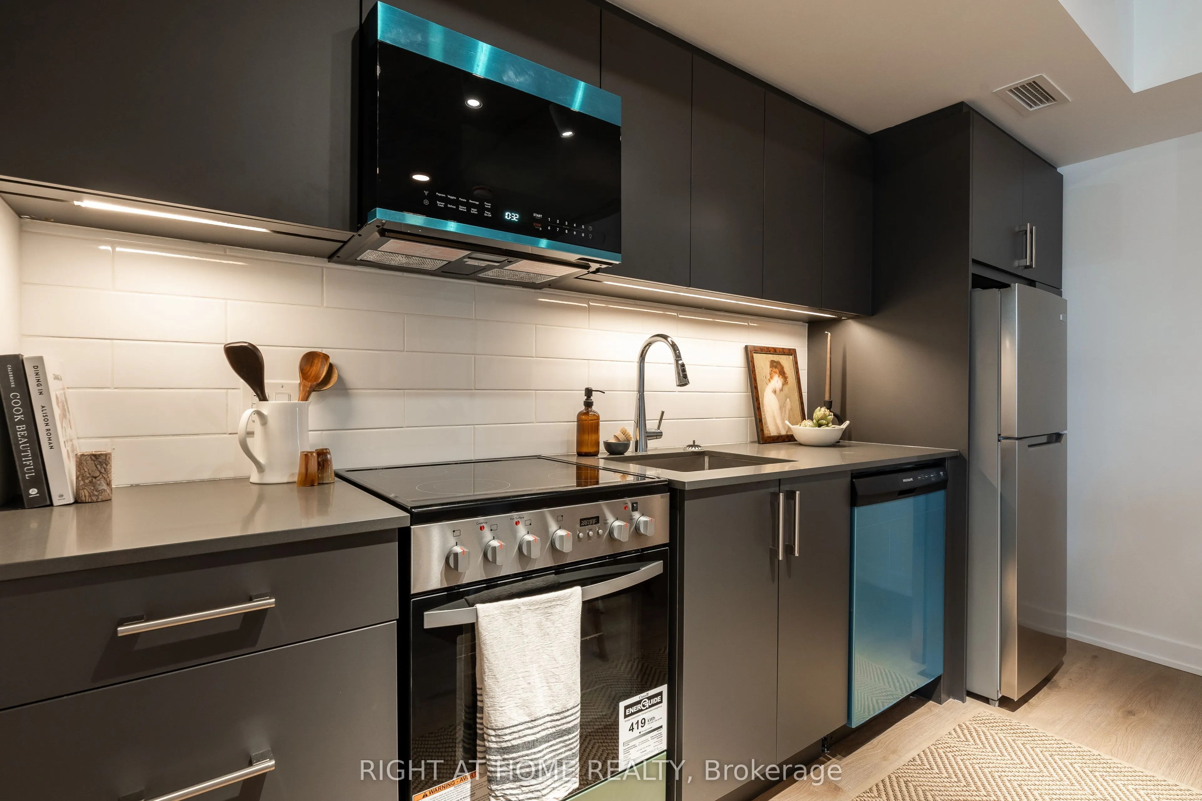 7 Fairbank Avenue W, #206