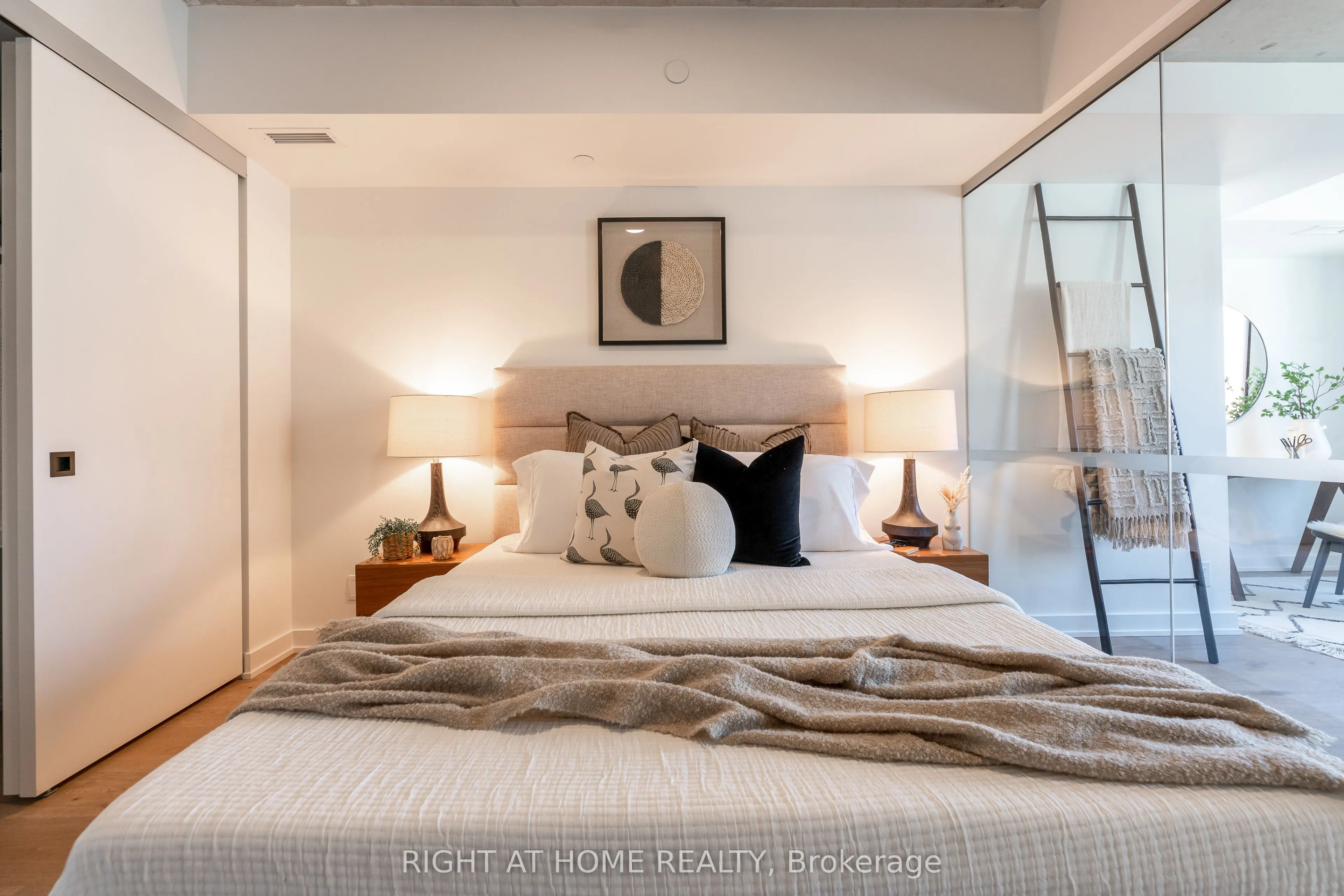 7 Fairbank Avenue W, #206