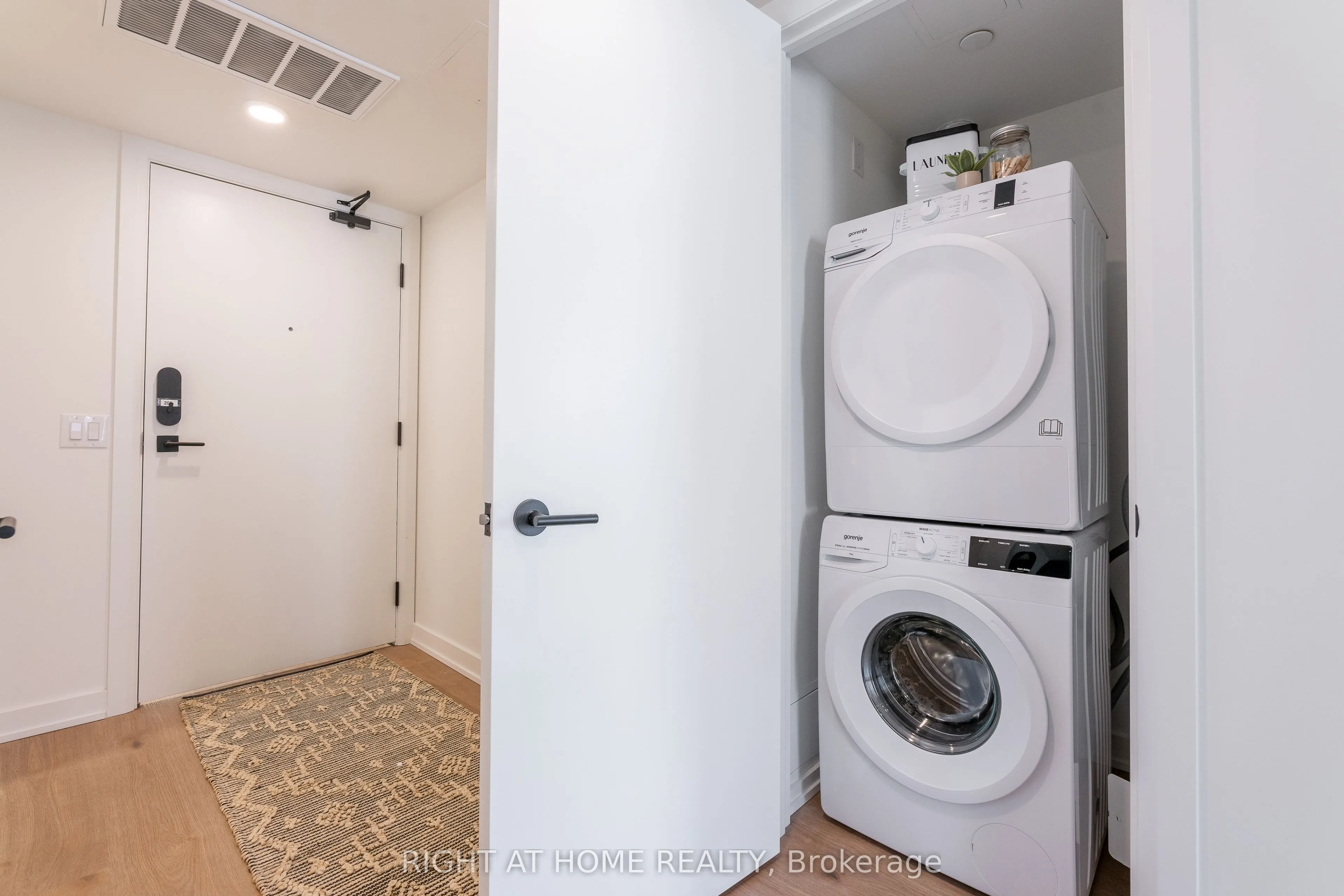 7 Fairbank Avenue W, #206