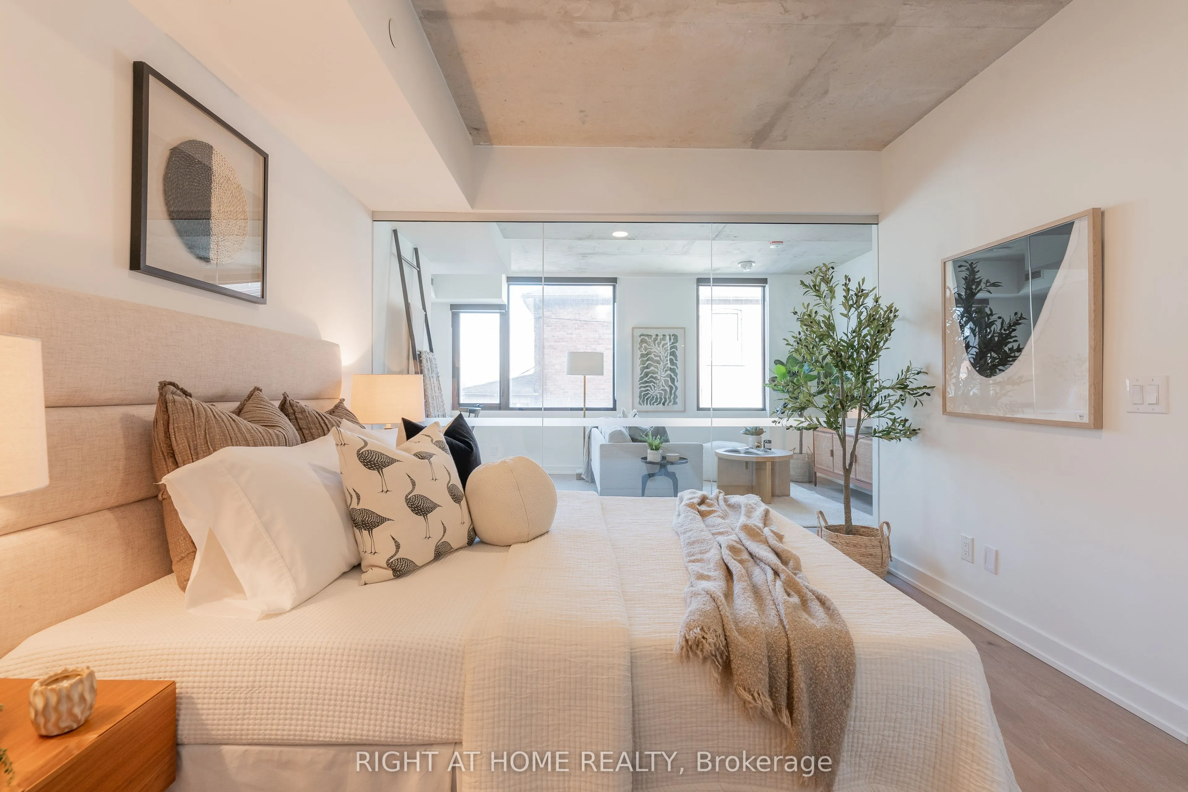 7 Fairbank Avenue W, #206