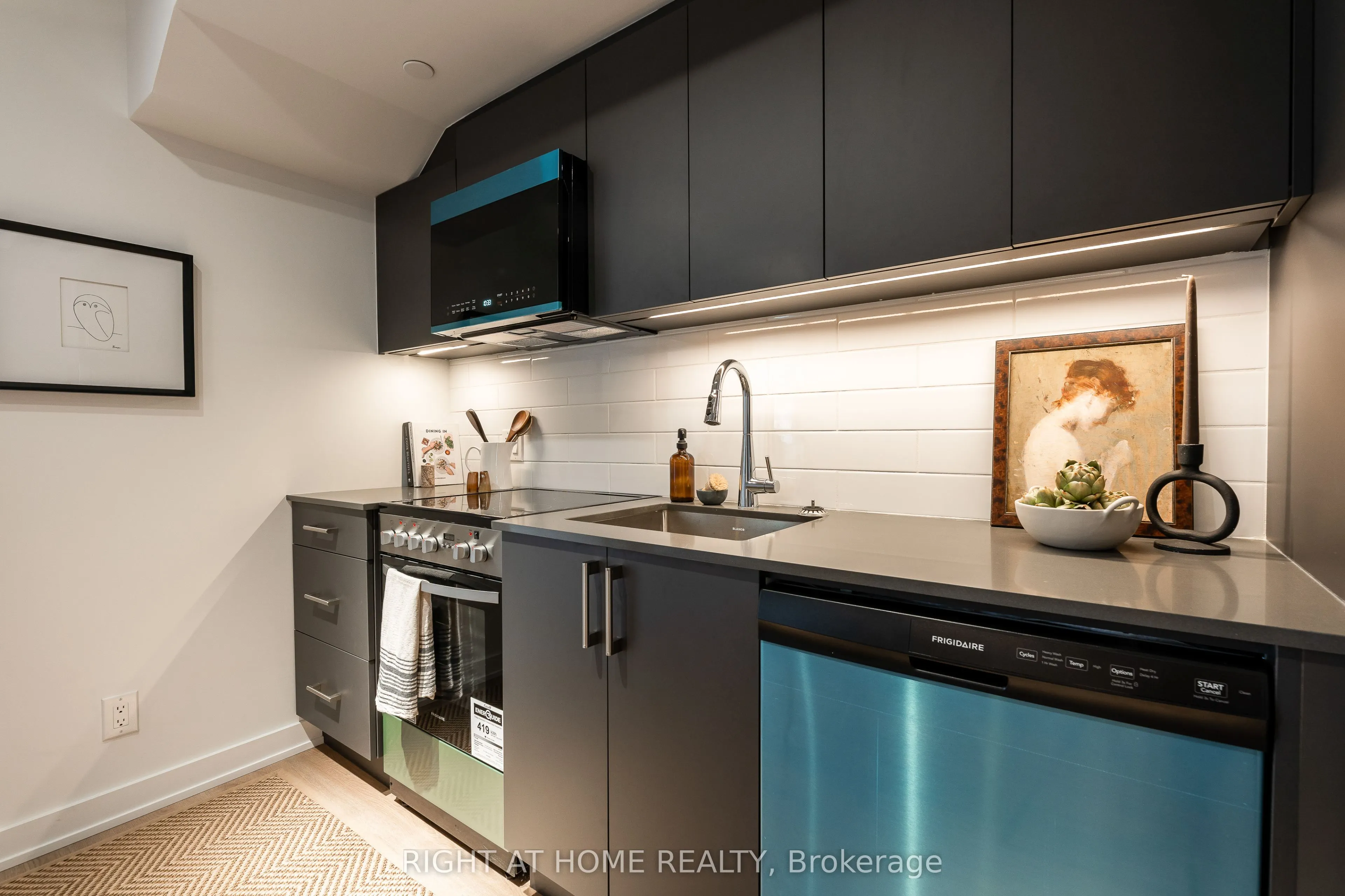 7 Fairbank Avenue W, #206