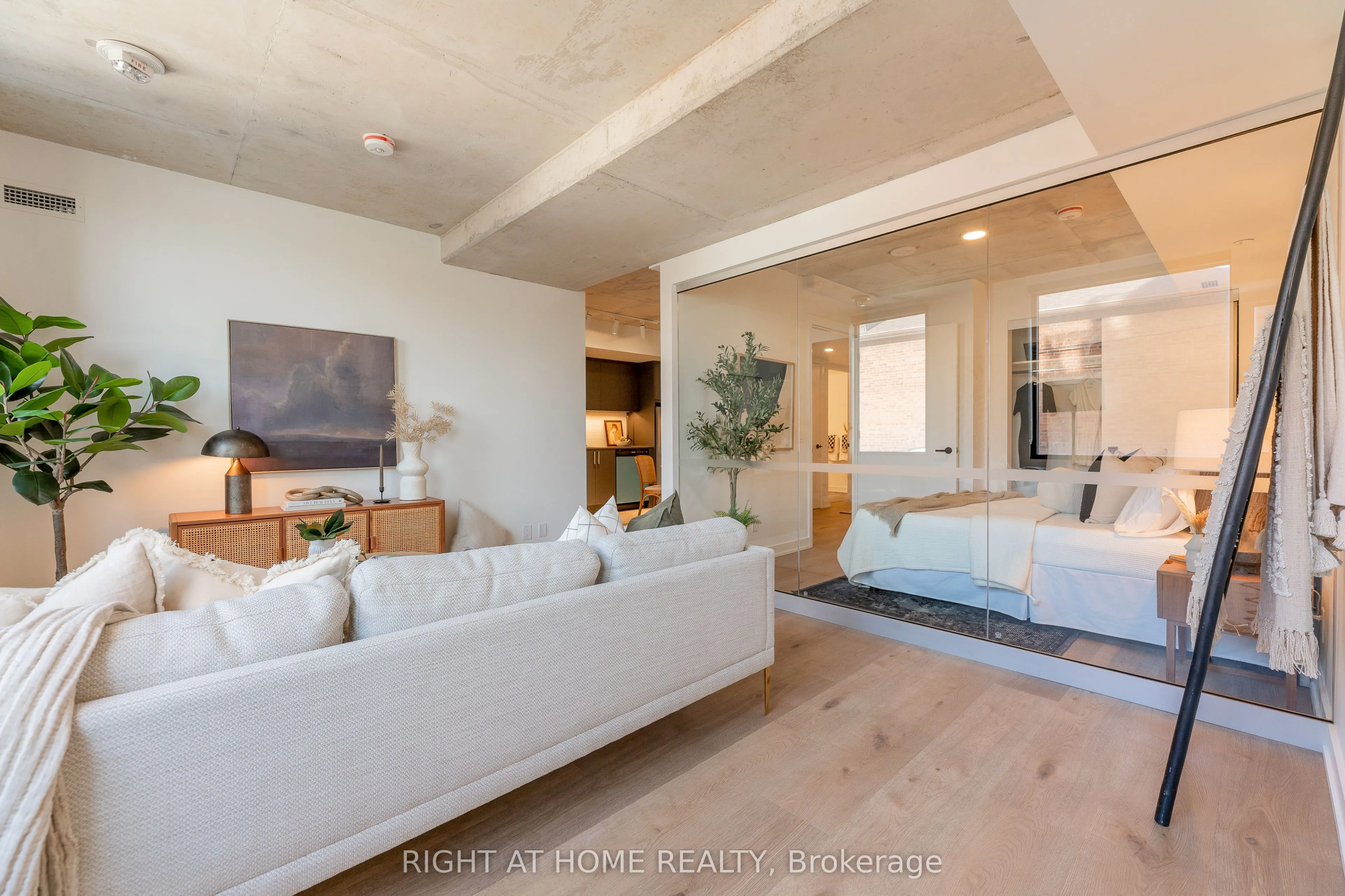 7 Fairbank Avenue W, #206
