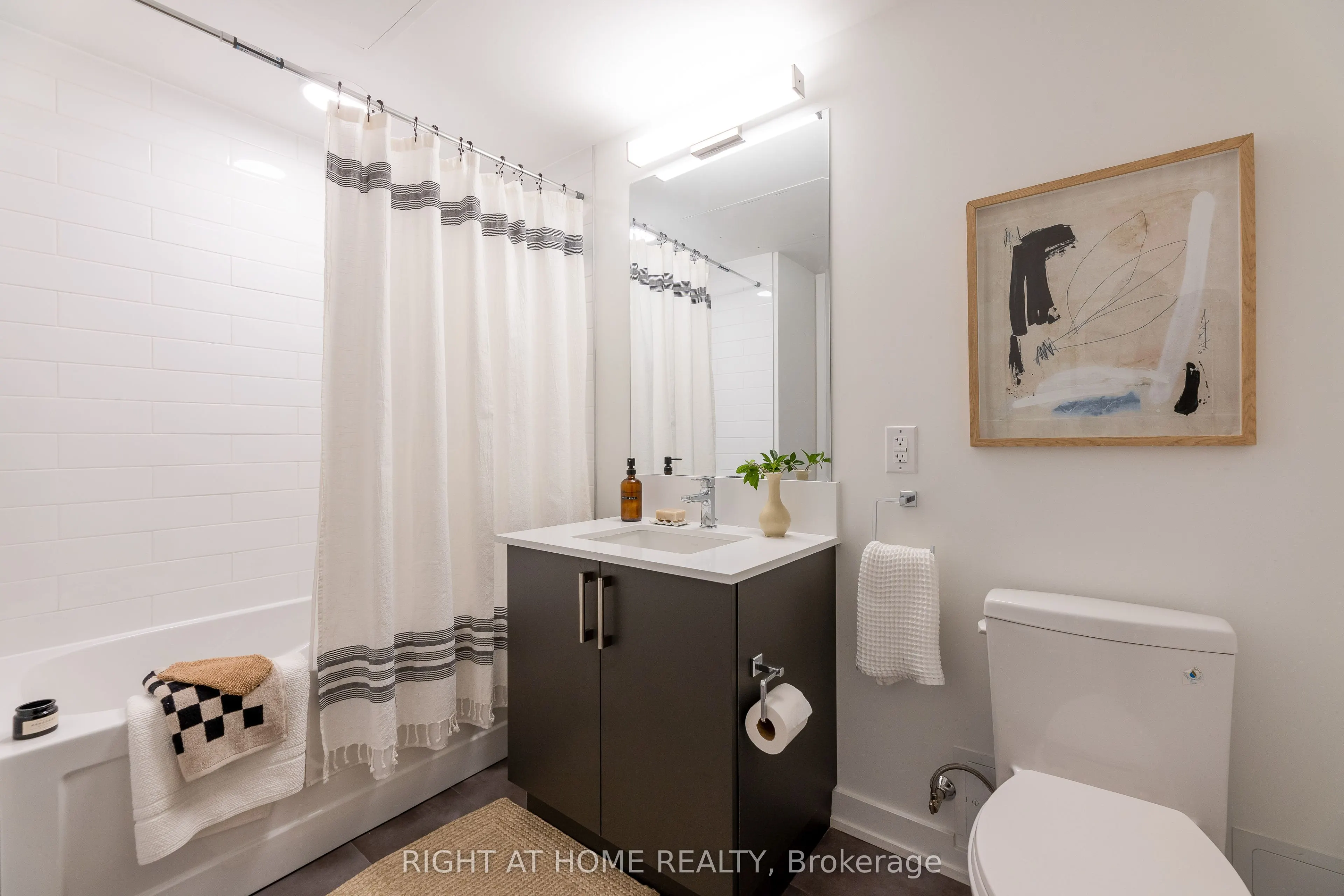 7 Fairbank Avenue W, #206