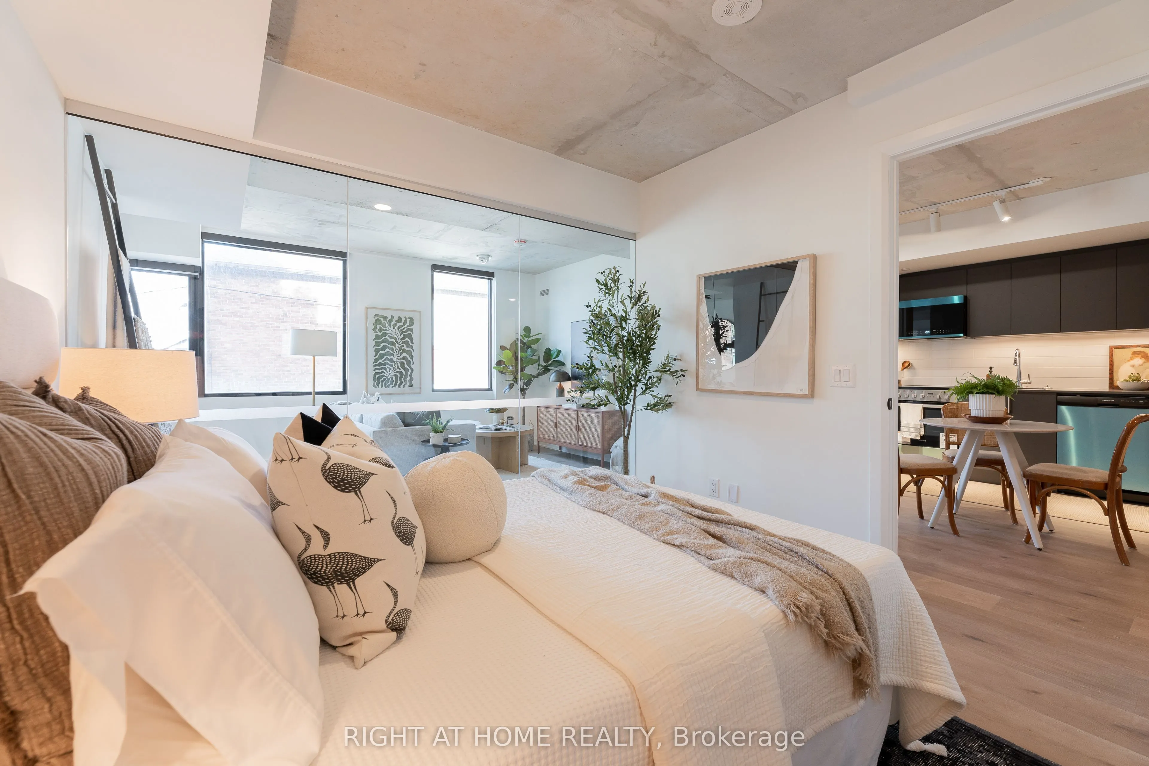 7 Fairbank Avenue W, #206