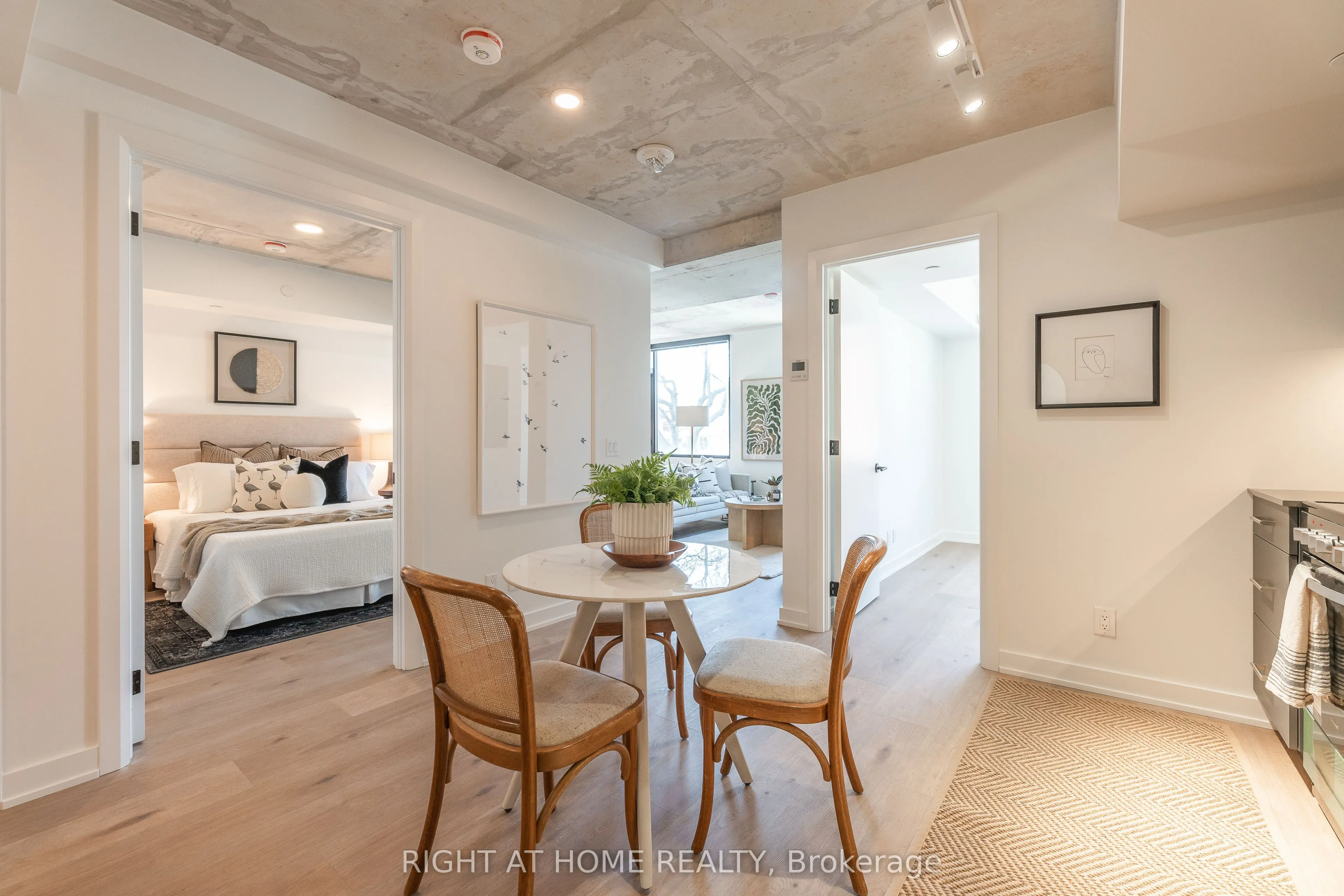 7 Fairbank Avenue W, #206
