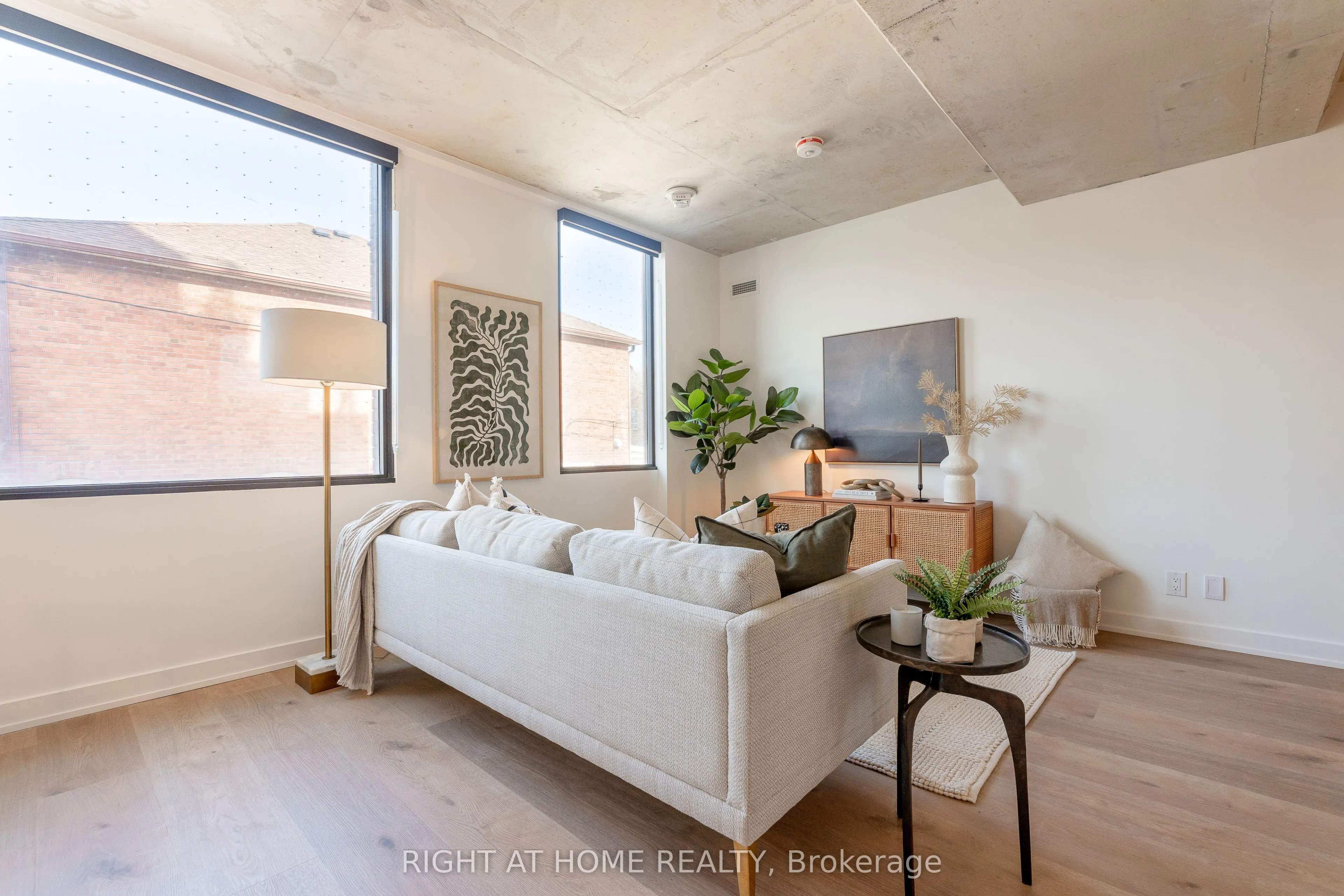 7 Fairbank Avenue W, #206