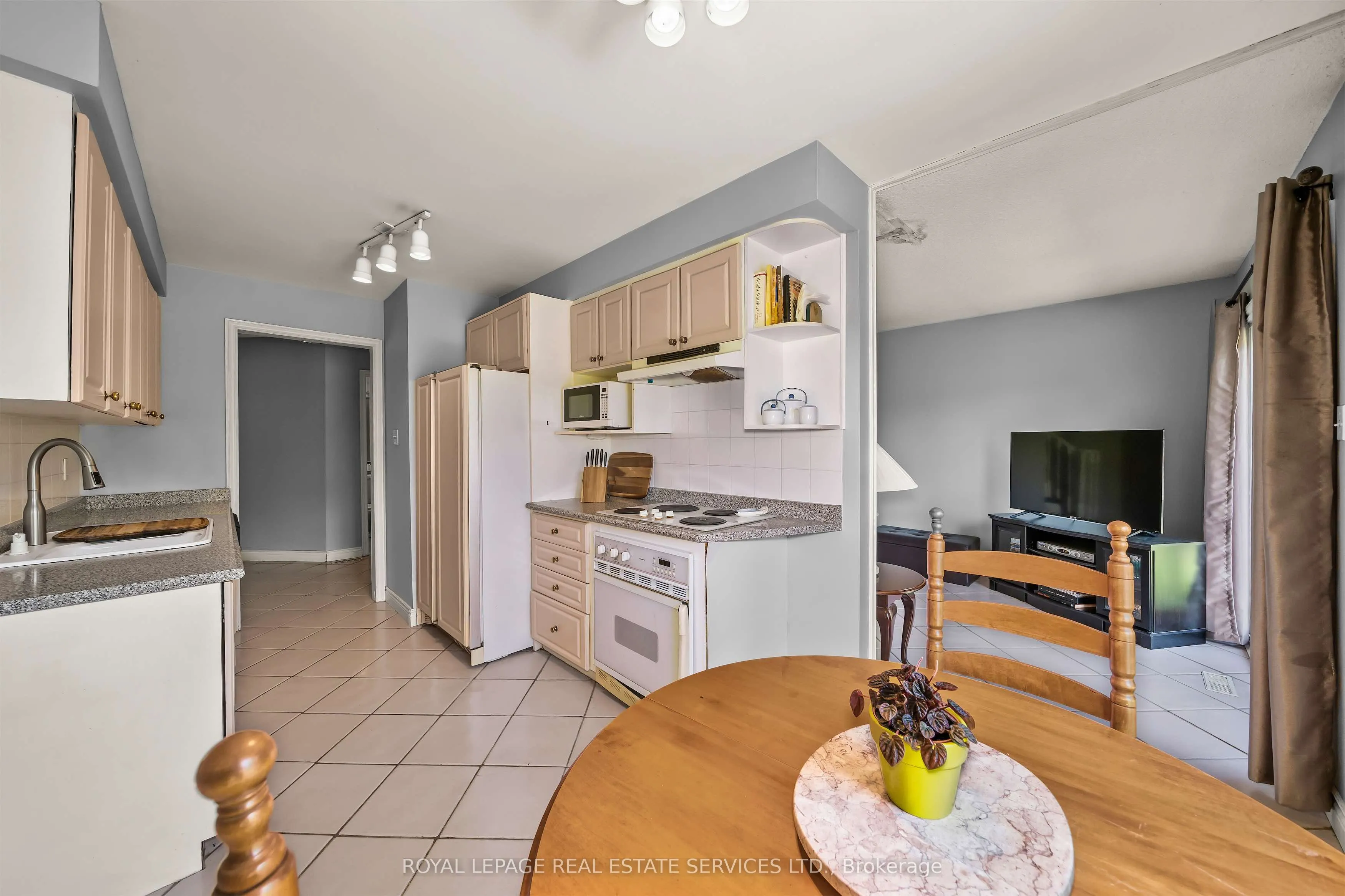 1529 Greenbriar Drive