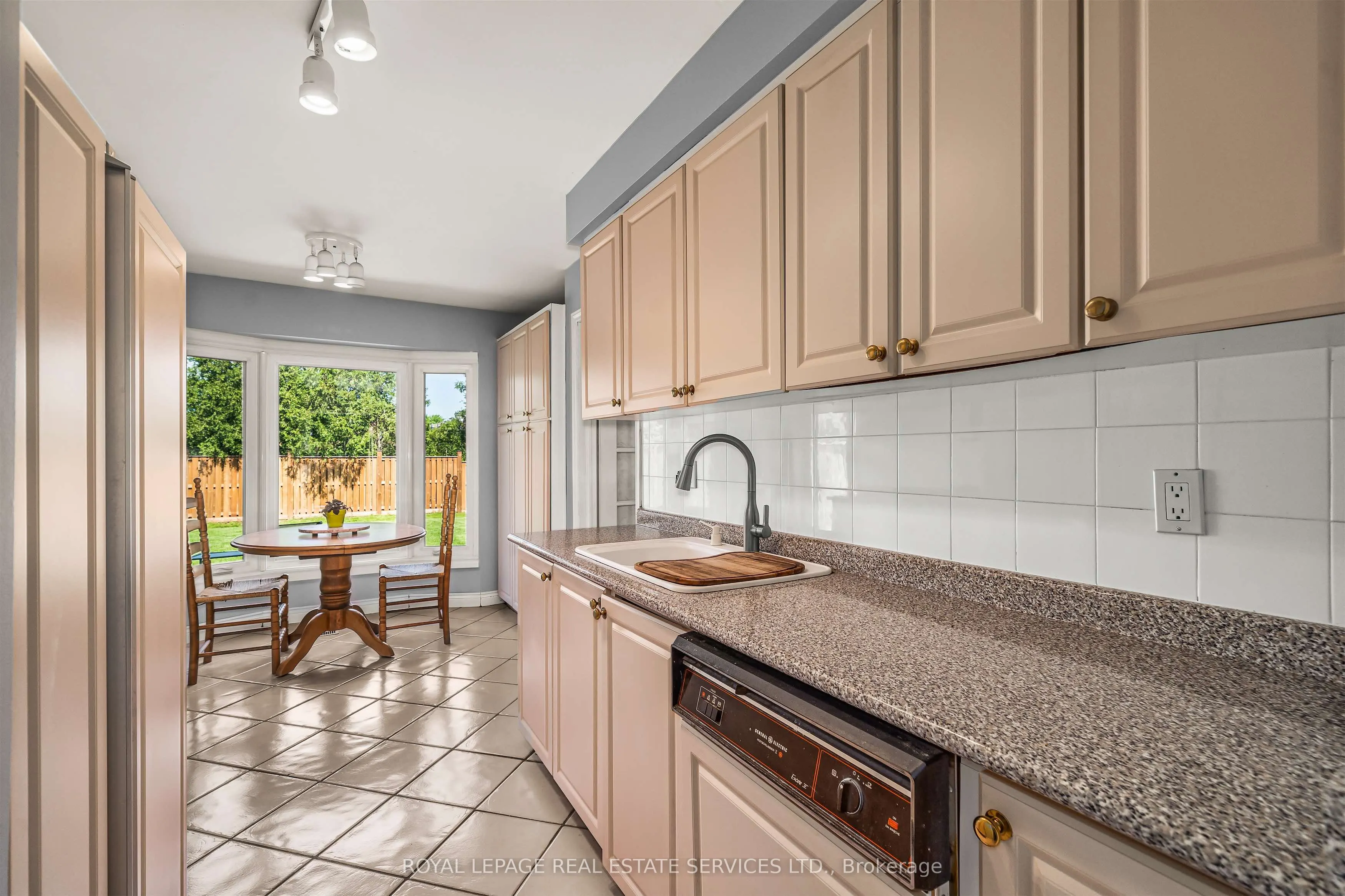 1529 Greenbriar Drive
