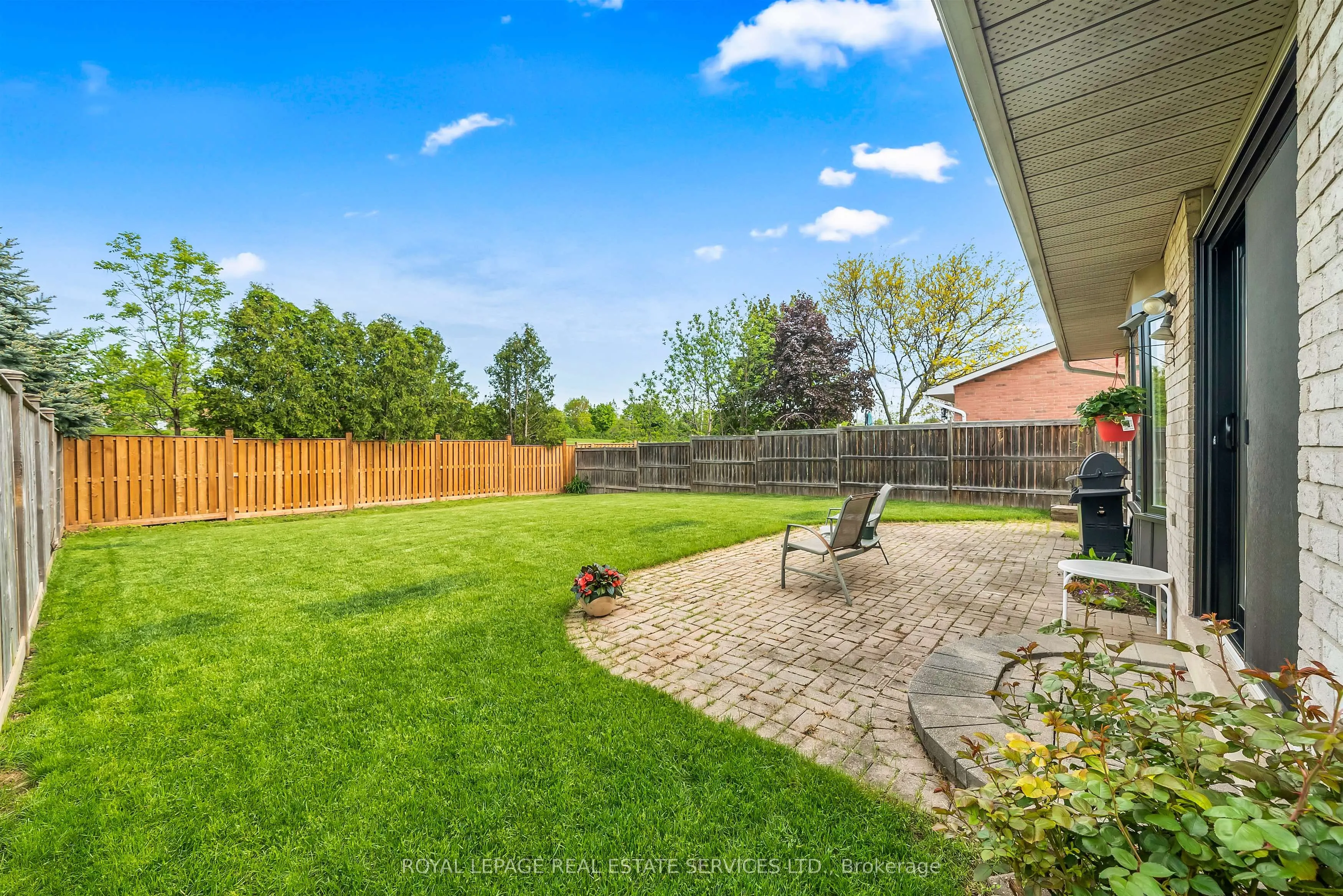1529 Greenbriar Drive