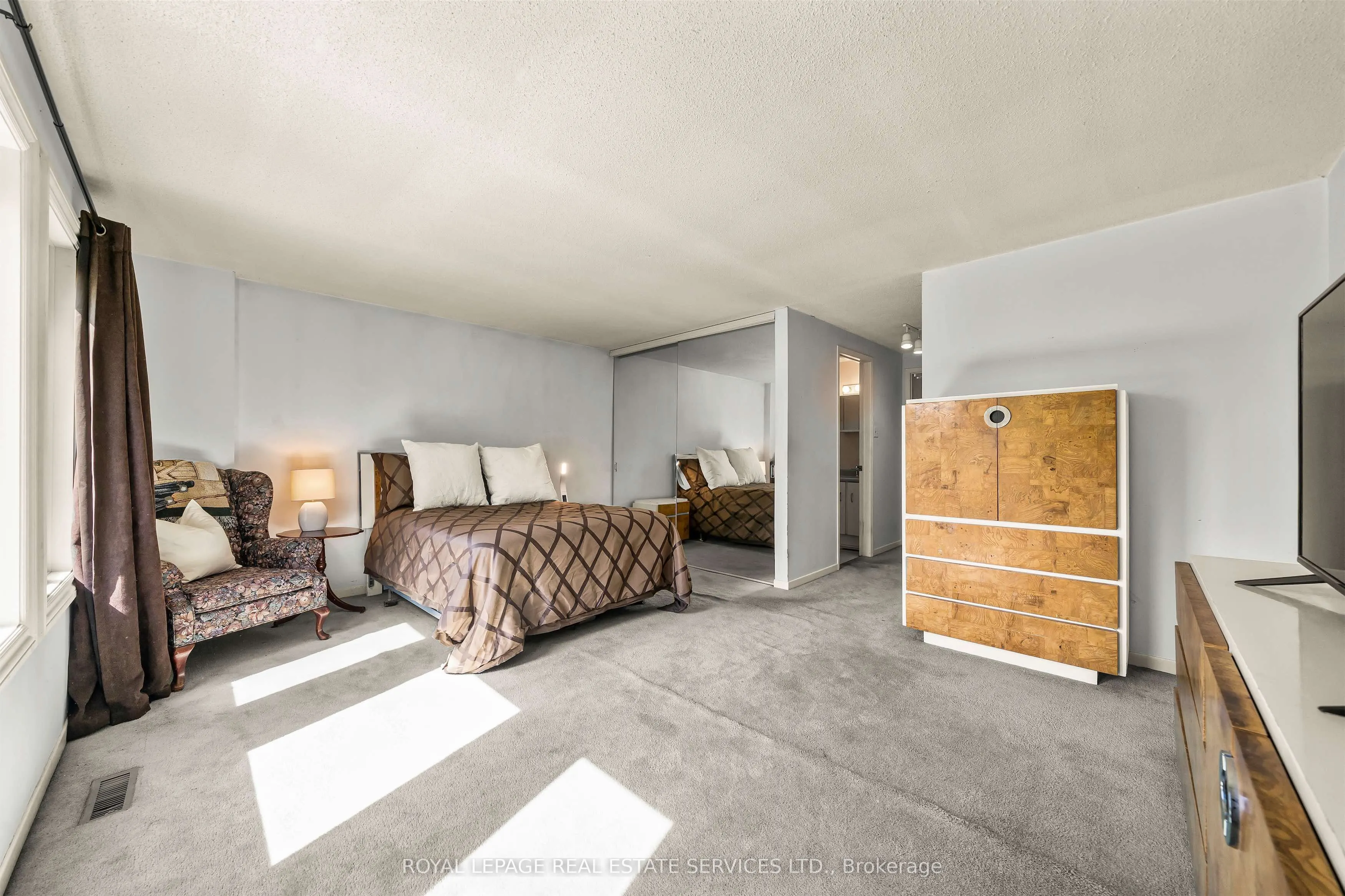 1529 Greenbriar Drive
