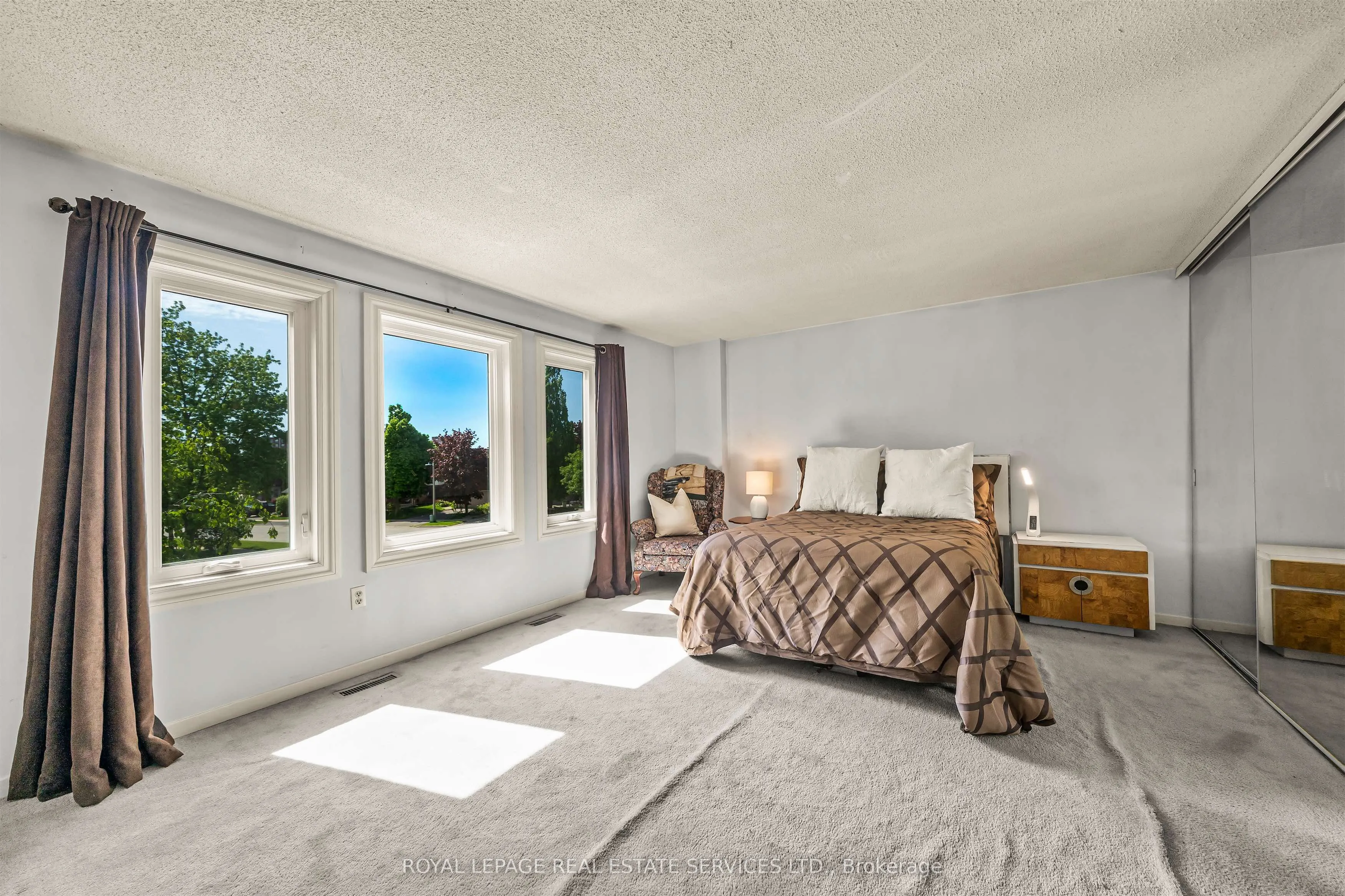 1529 Greenbriar Drive