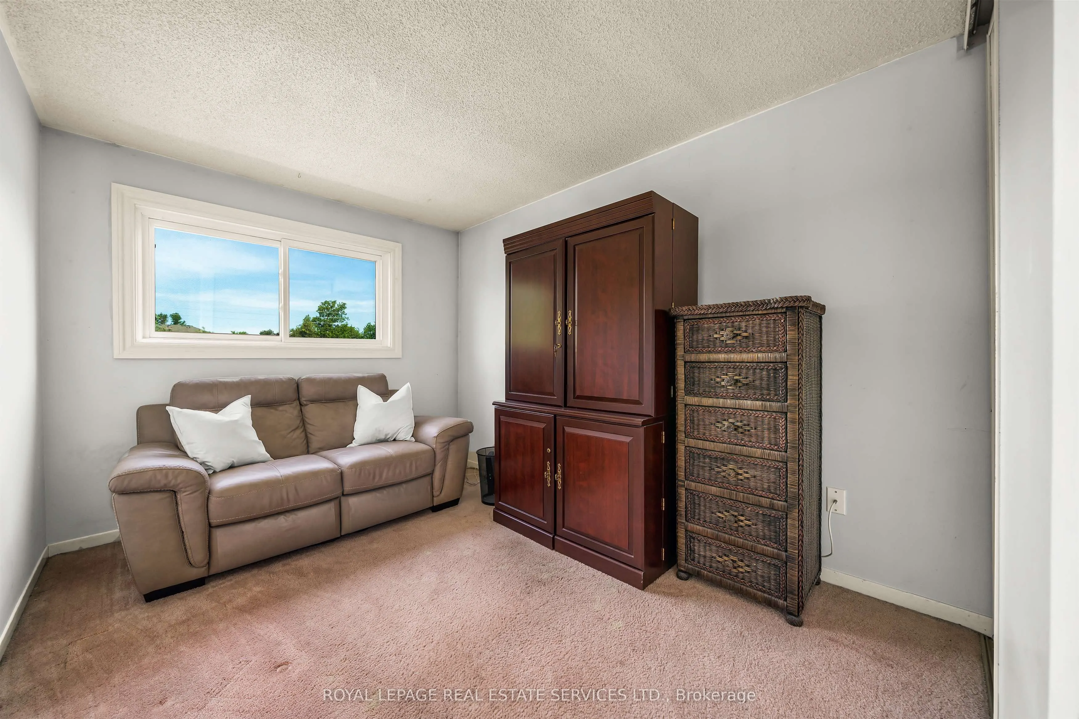 1529 Greenbriar Drive