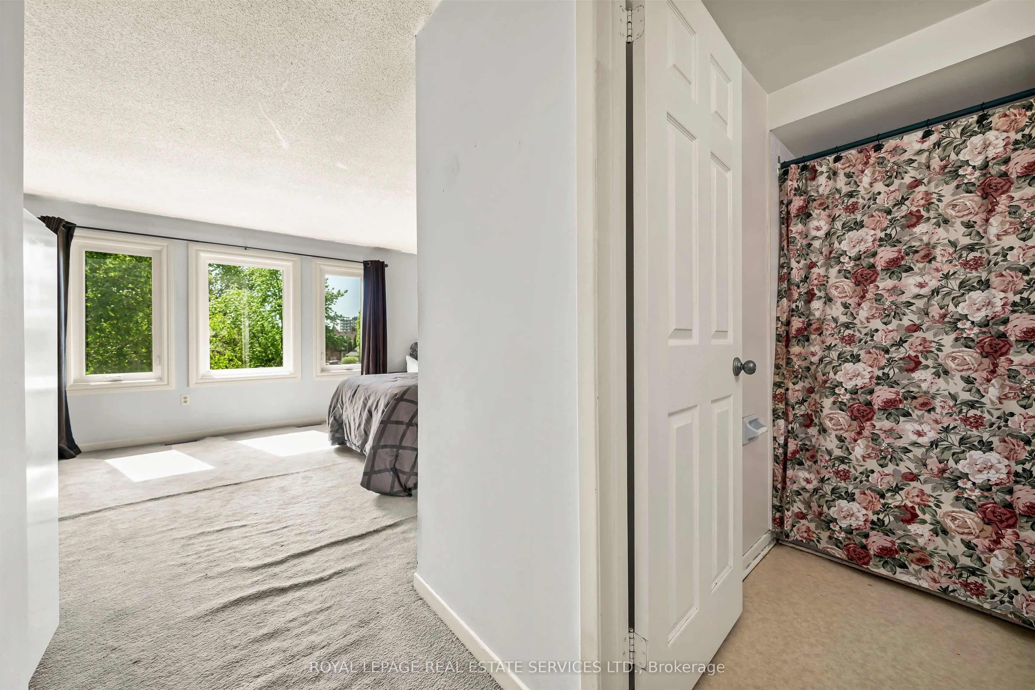 1529 Greenbriar Drive
