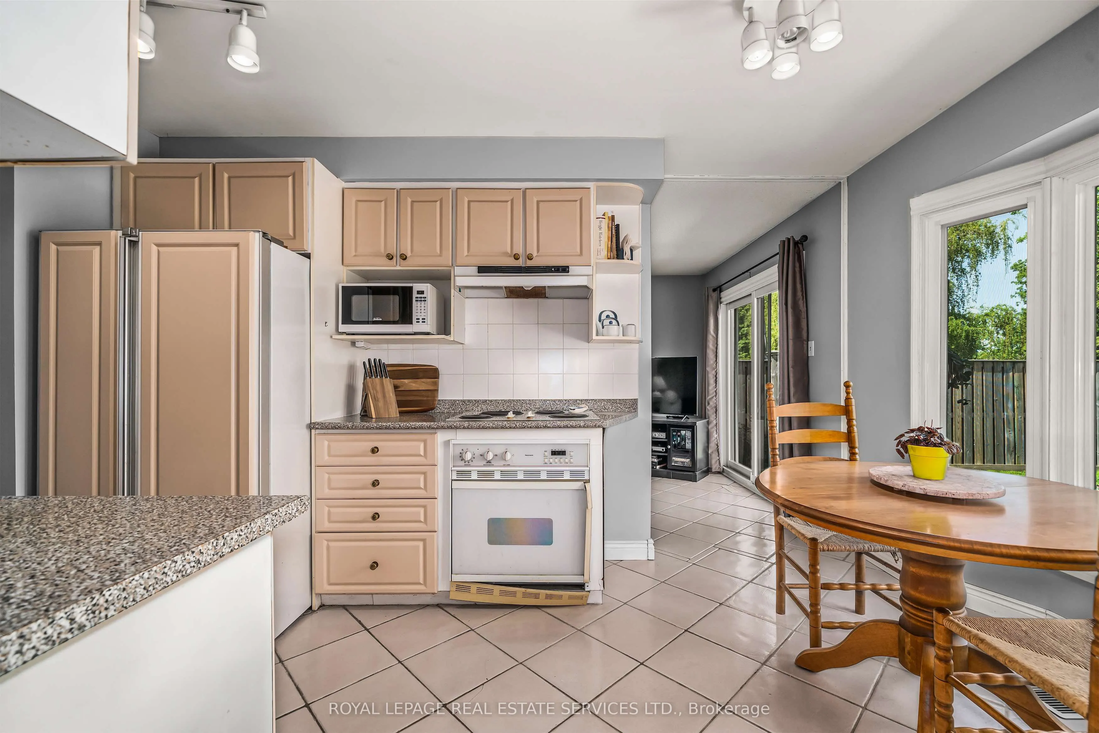 1529 Greenbriar Drive